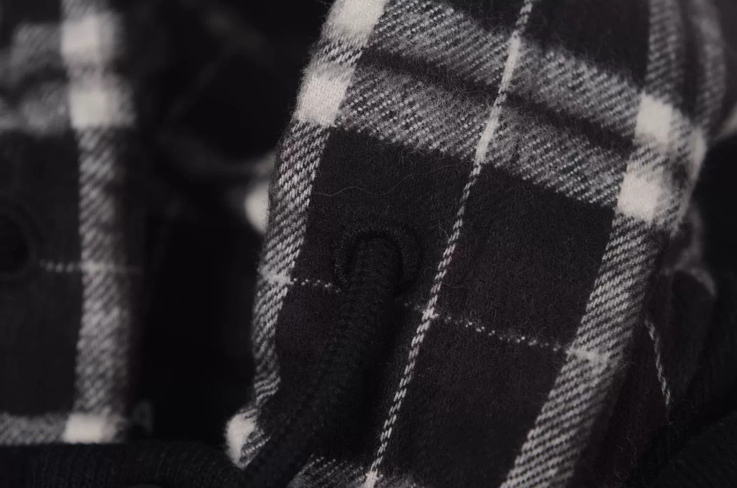 Balenciaga balenciaga black hoodie with plaid lining Size US M / EU 48-50 / 2 - 5 Thumbnail