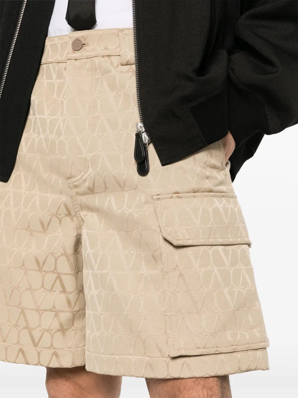 Valentino o1y0525 Cargo Short in Beige Size US 32 / EU 48 - 3 Thumbnail