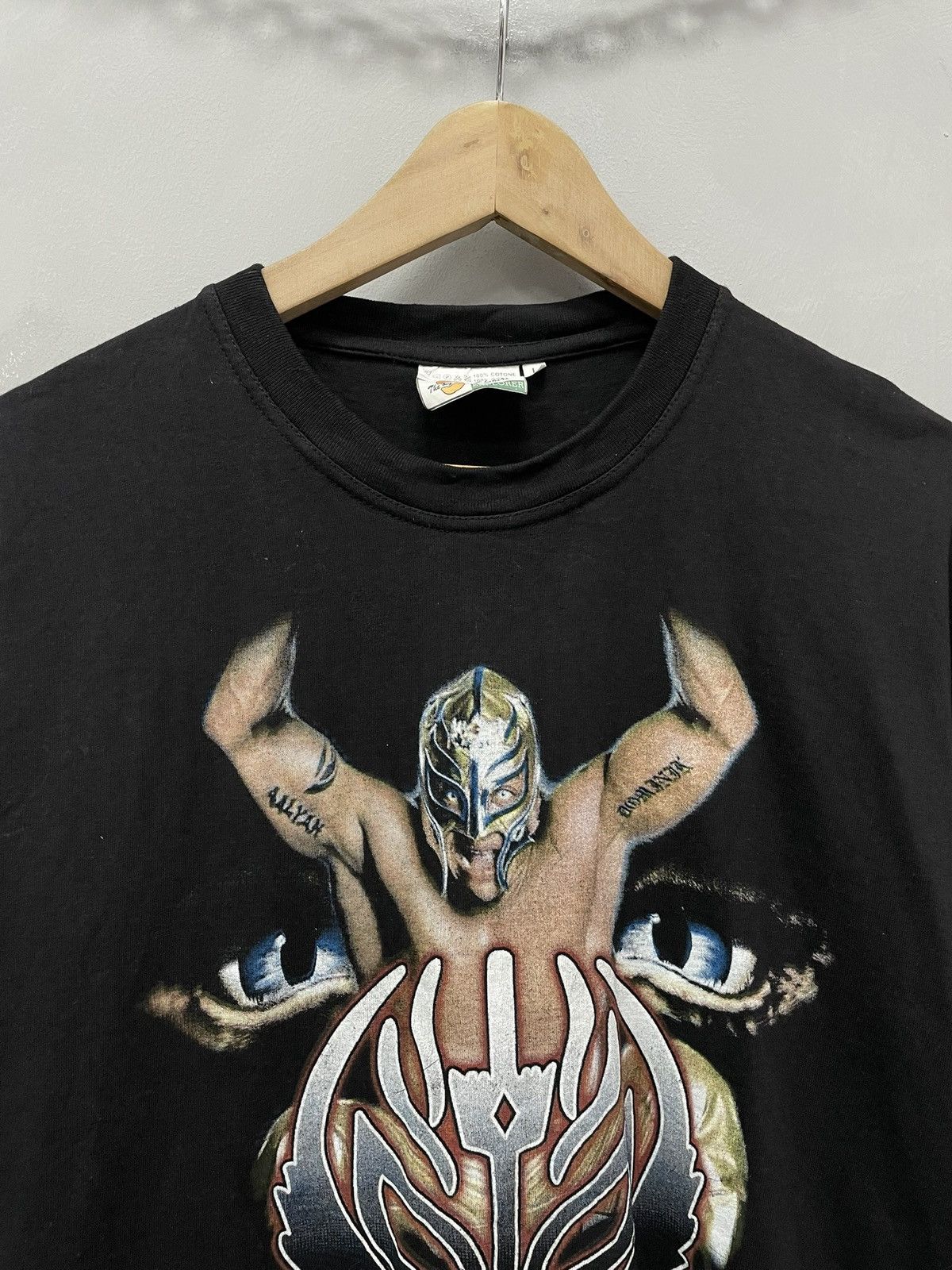 WWE Vintage Rey Mysterio WWE License To Fly Y2K Graphic Tee 90s Size US L / EU 52-54 / 3 - 8 Thumbnail