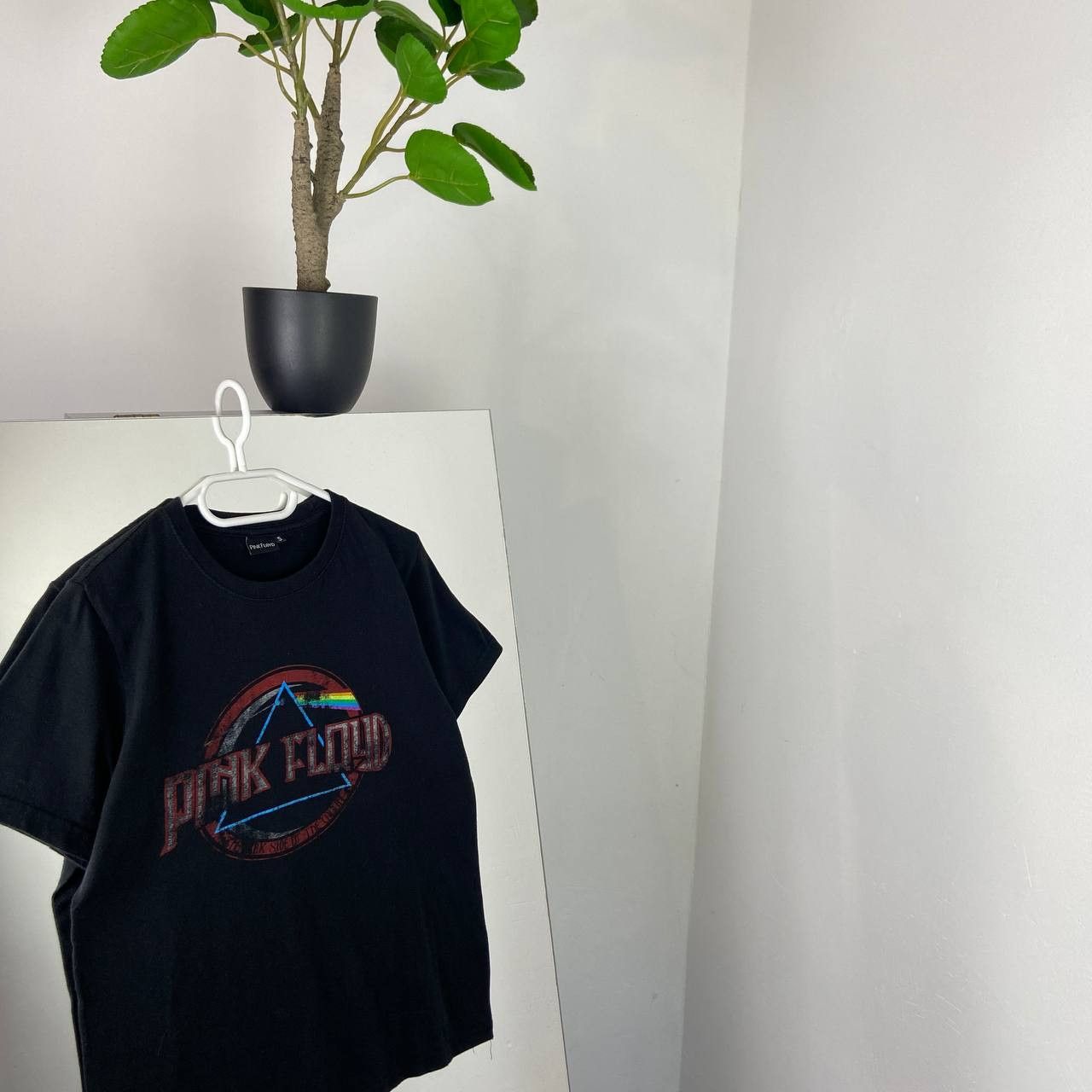 Band Tees Pink Floyd Vintage Y2K Rock Band T-Shirt Size US S / EU 44-46 / 1 - 1 Thumbnail