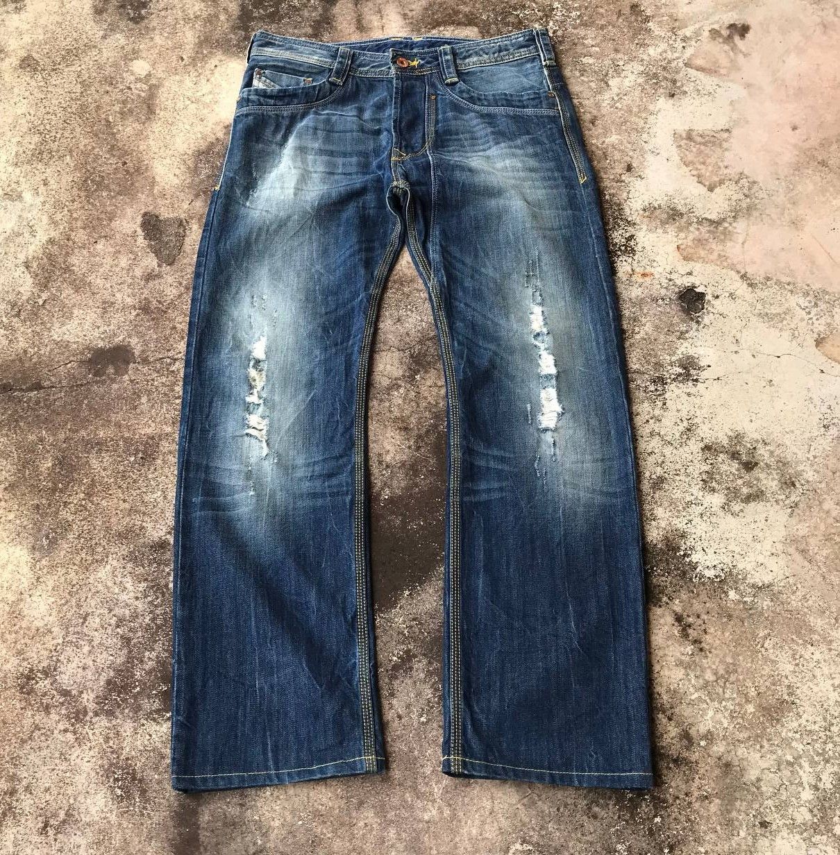 DIESEL INDUSTRY TIMMEN REGULAR STRAIGHT DISTRESSED DENIM