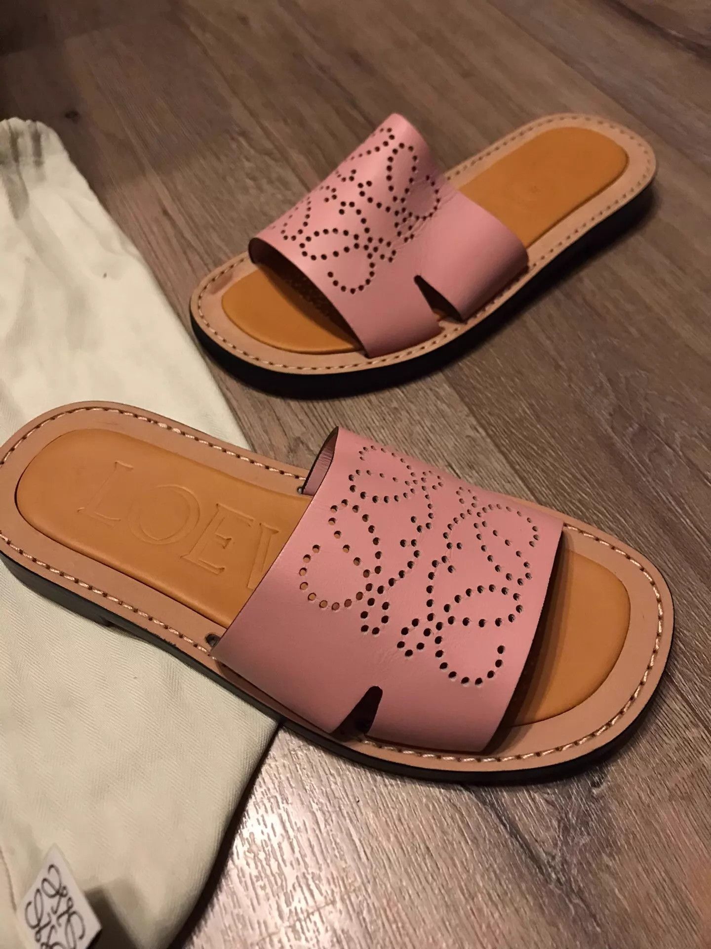 Loewe Loewe Leather Cutout Logo Slippers 36 (New, Dust Bag Only) Size US 5.5 / IT 35.5 - 6 Thumbnail