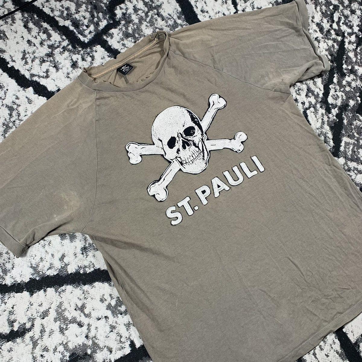 Vintage ST PAULI FC Embroidered Skull Print Vintage T-shirt Tee XXL Size US XXL / EU 58 / 5 - 4 Thumbnail