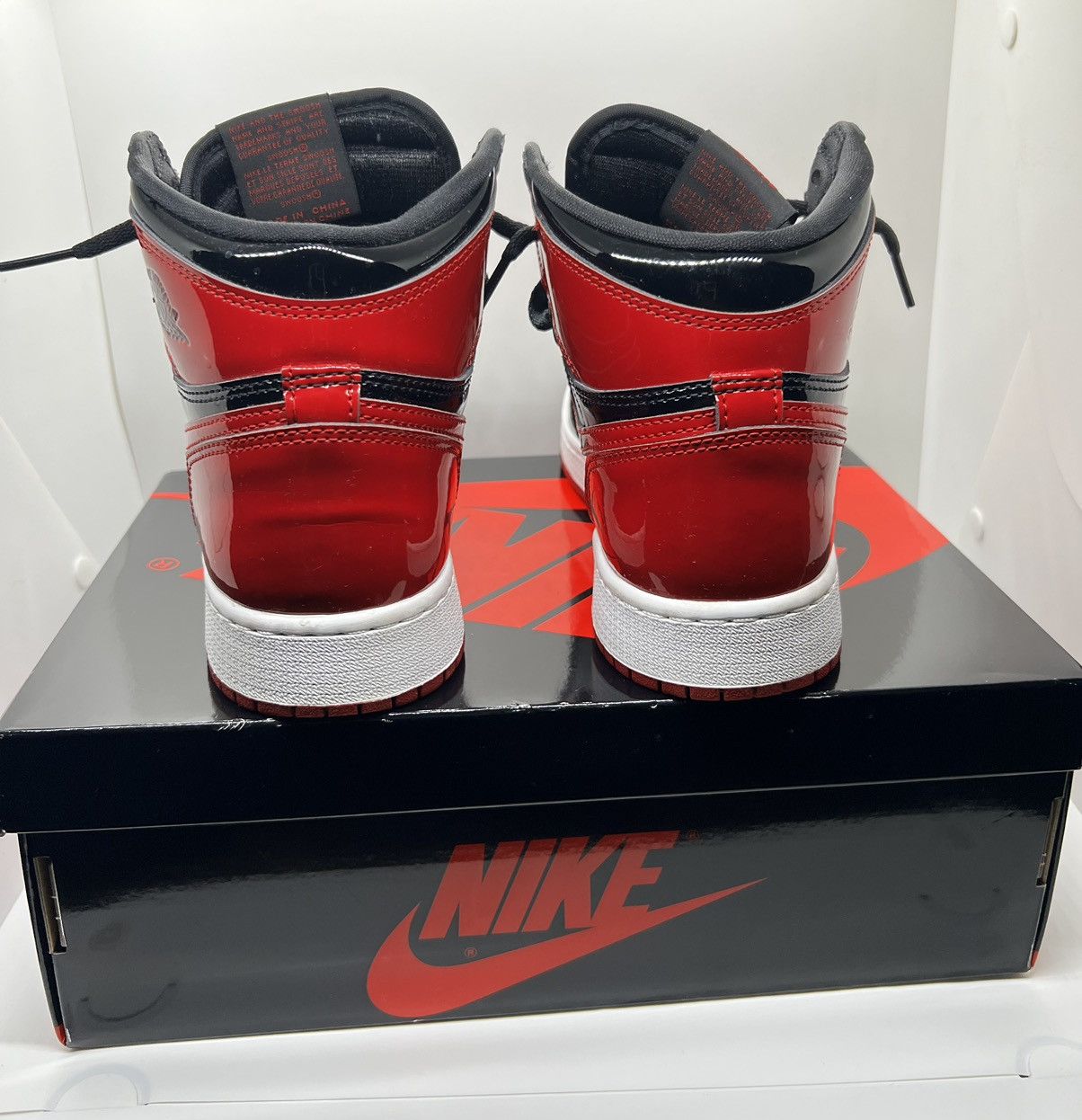 Jordan Brand × Nike Air Jordan 1 Retro High OG Patent Bred (GS) Size US 7 / EU 40 - 4 Thumbnail