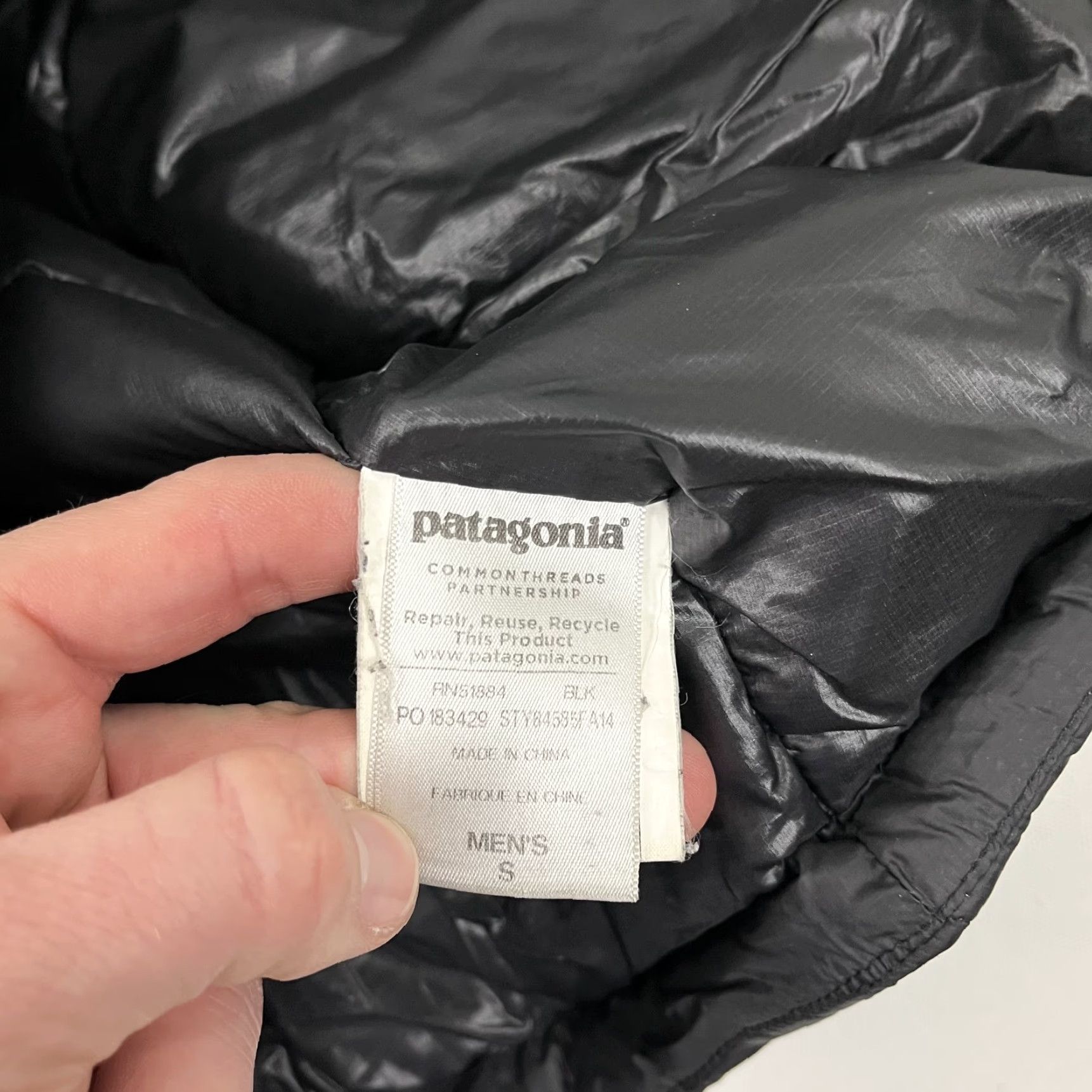 Patagonia Patagonia Jacket Men S Down Fitz Roy Black Puffer Quilted Coat Winter Bodywarmer Zip Mid-Length Size US S / EU 44-46 / 1 - 7 Thumbnail
