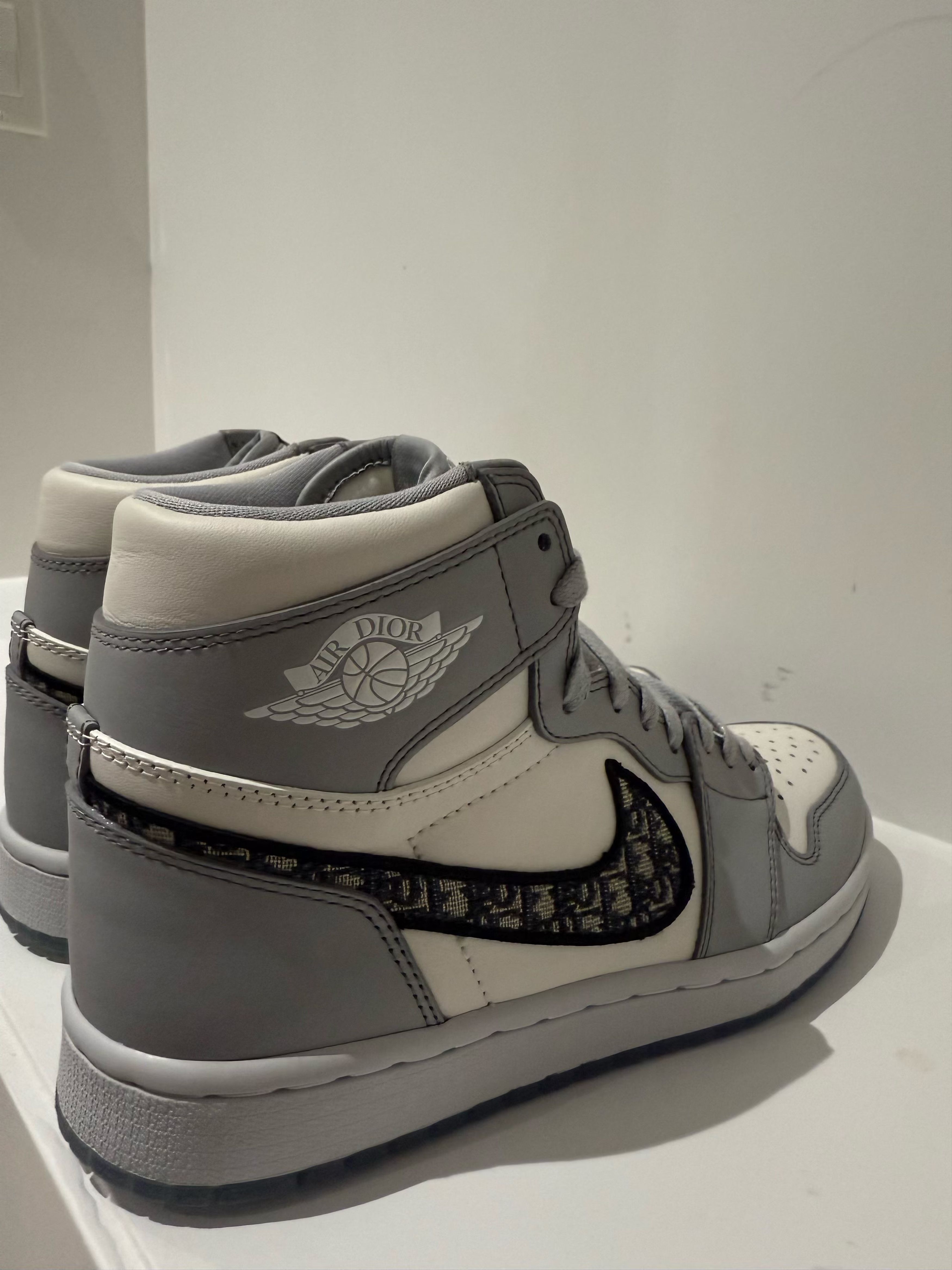 Dior × Jordan Brand Jordan x Dior Air Jordan 1 Retro High Top Sneaker BNIB Size US 6.5 / EU 39-40 - 7 Thumbnail