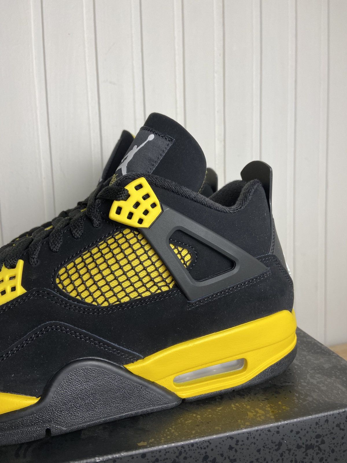 Jordan Brand New Jordan 4 Retro "Thunder" 2023 authentic size 11US Size US 11 / EU 44 - 2 Thumbnail