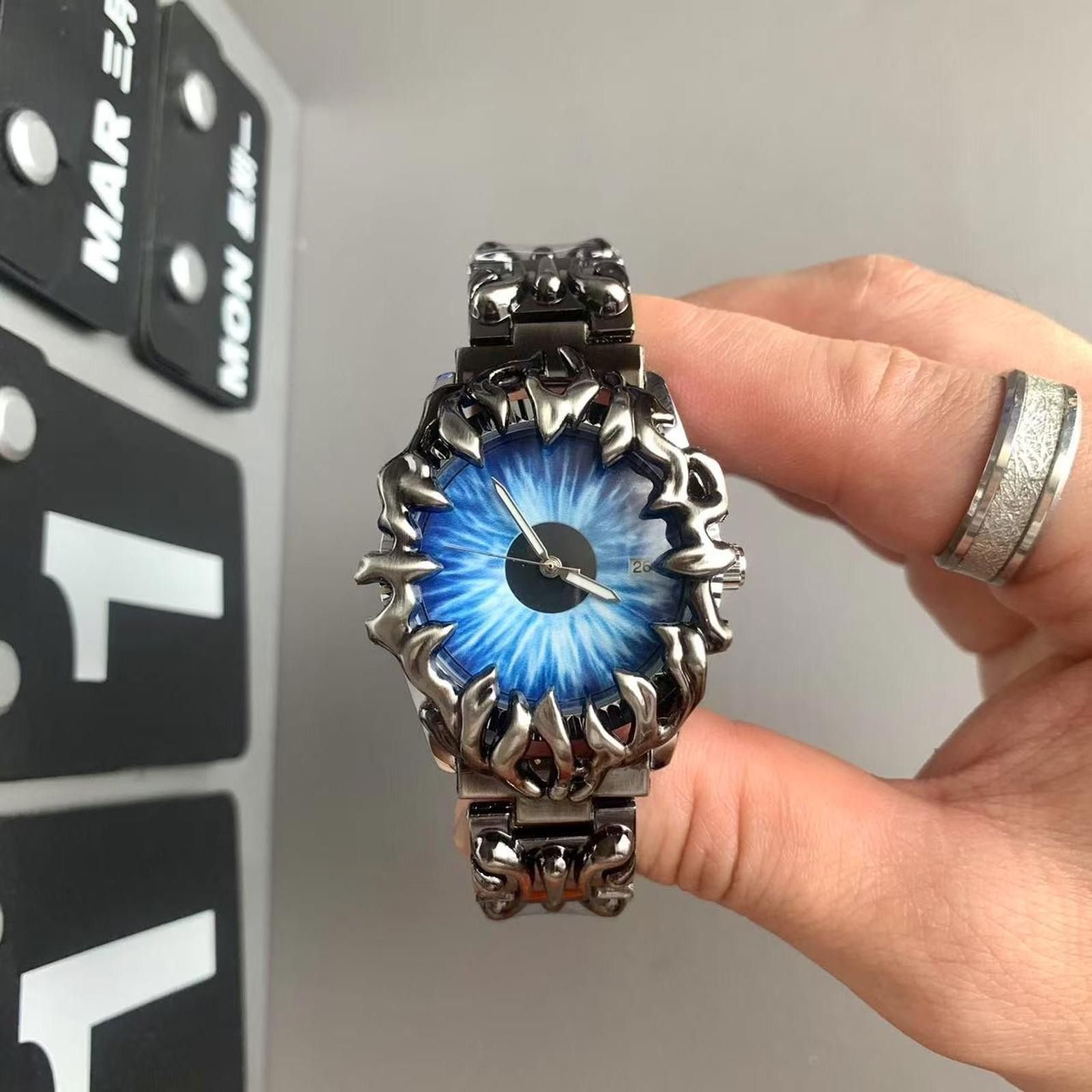 Vintage Demon Eye Claw Watch – Y2K Design Size ONE SIZE - 1 Thumbnail