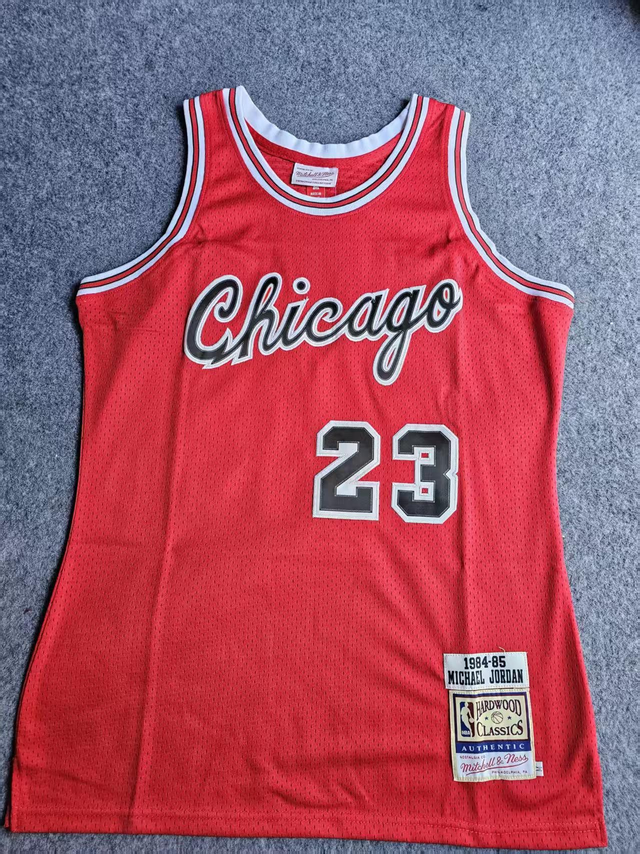 NBA 1984 85 Chicago Bulls 23 Michael Jordan Jersey Size US M / EU 48-50 / 2 - 1 Thumbnail