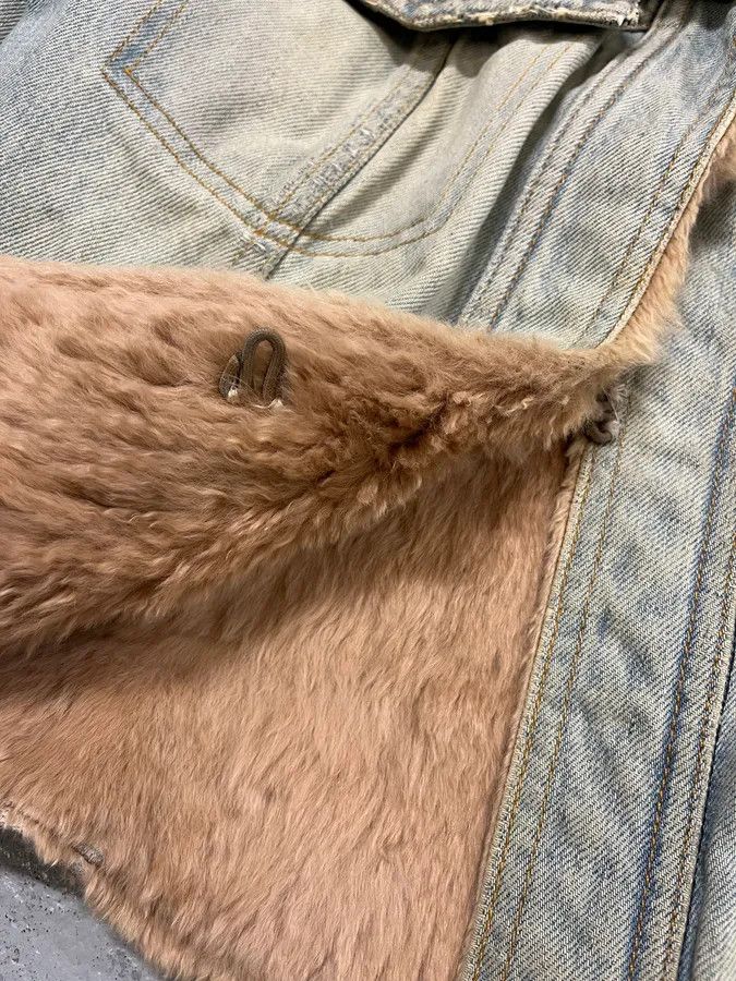 Dolce & Gabbana 2000s Dolce & Gabbana Light Blue Denim Fur-Collar Distressed Denim Jacket Size XS / US 0-2 / IT 36-38 - 8 Thumbnail