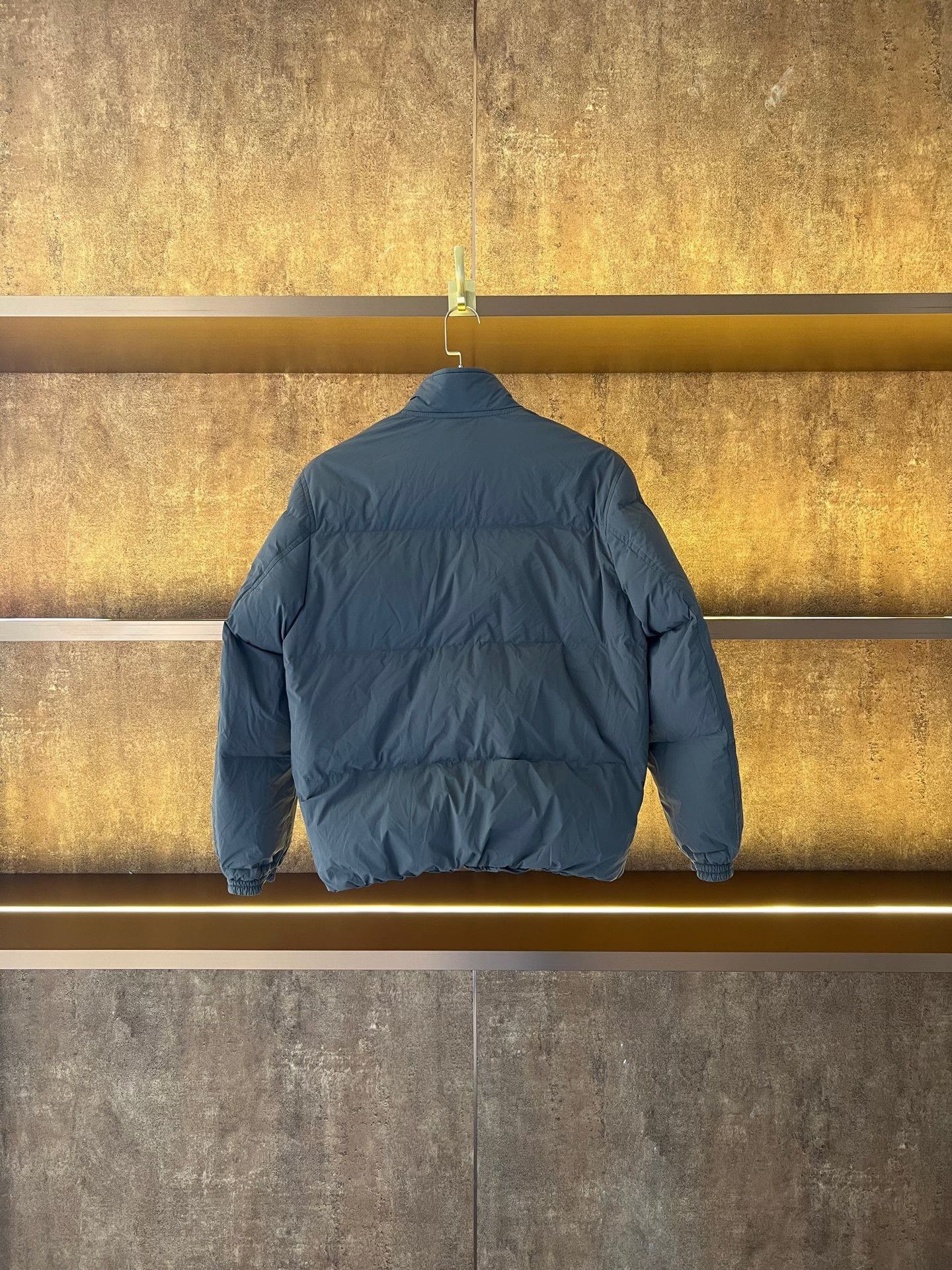 Louis Vuitton Louis Vuitton Embossed Logo Padded Coat Size US S / EU 44-46 / 1 - 6 Thumbnail