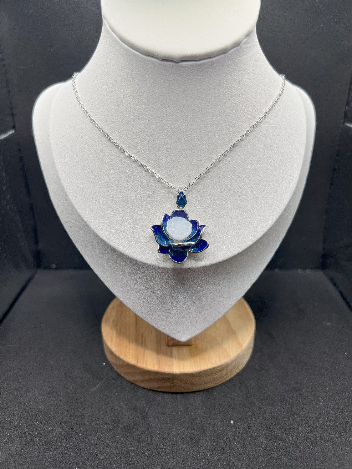 Jewelry Lotus White Jade Chain Necklace Size ONE SIZE - 1 Thumbnail