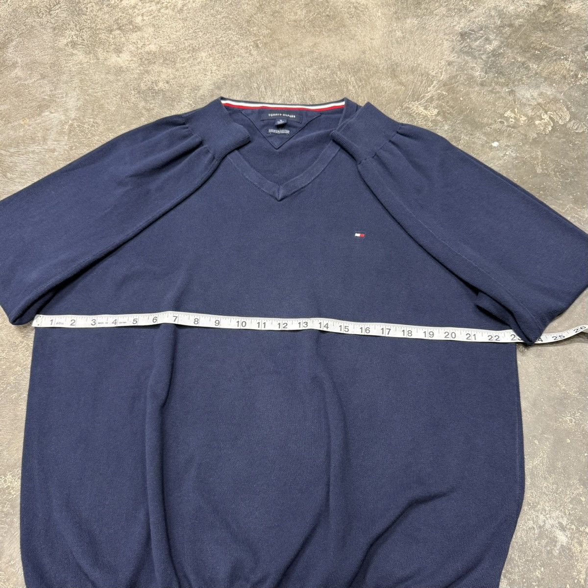 Tommy Hilfiger Tommy Hilfiger Navy V-Neck Knit Sweater Flag Logo Classic Size US XL / EU 56 / 4 - 5 Thumbnail