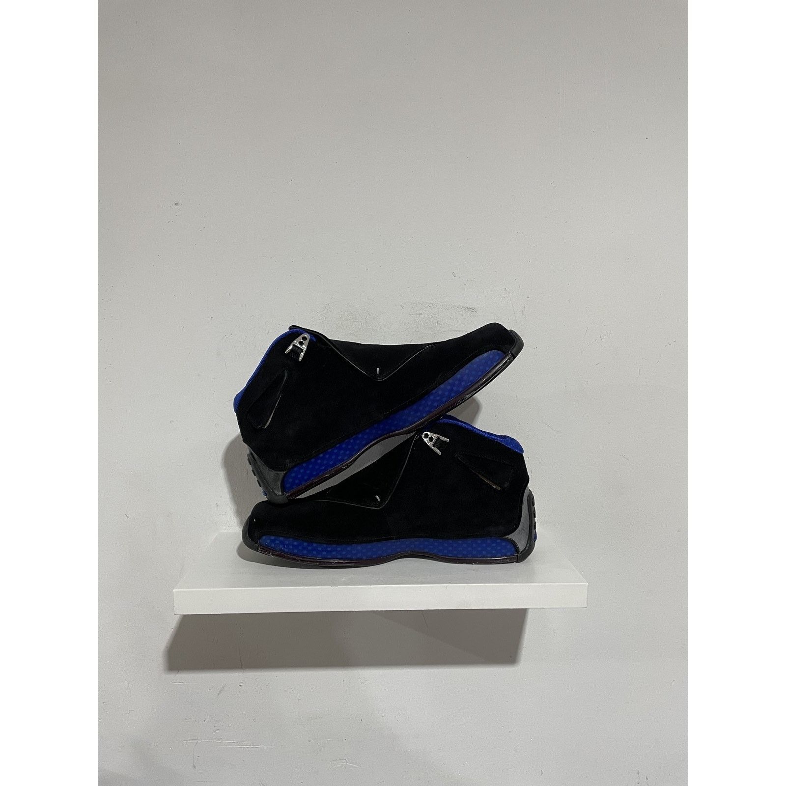 Jordan Brand NIKE JORDAN 18 OG BLACK SPORT ROYAL 2003 SIZE 12 PREOWNED Size US 12 / EU 45 - 2 Thumbnail