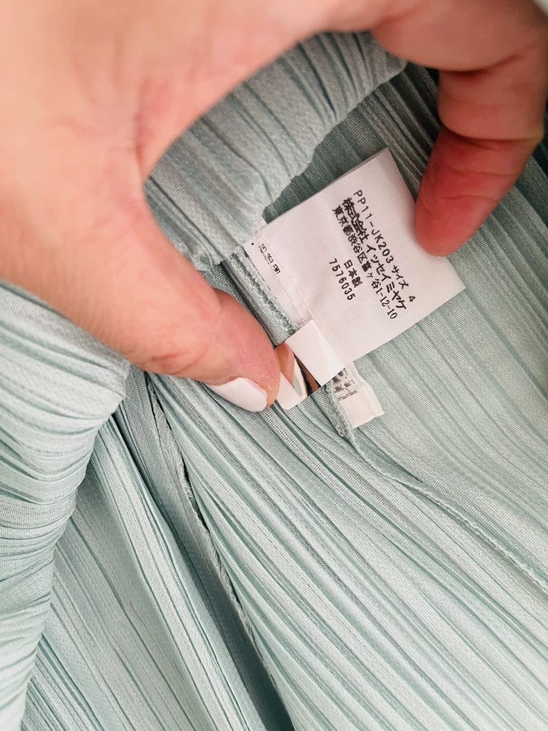 Issey Miyake Issey Miyake size:3 Light green pleated V-neck short-sleev Size XS / US 0-2 / IT 36-38 - 5 Thumbnail