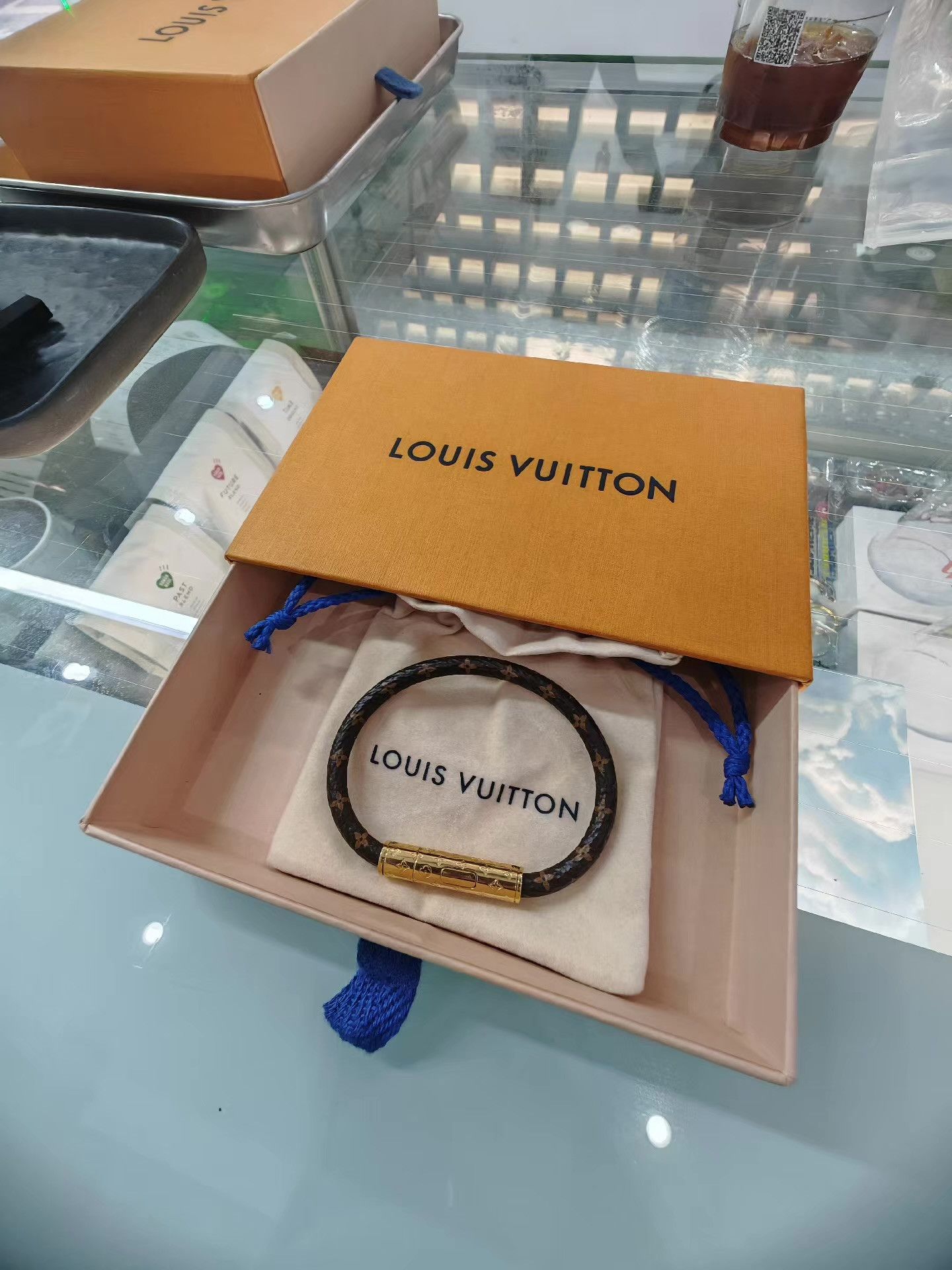 Louis Vuitton Louis Vuitton Confidential Brown Monogram Bracelet Q15 Size ONE SIZE - 1 Thumbnail
