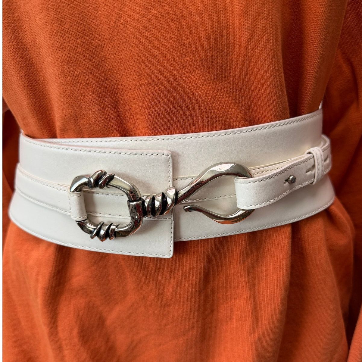 Alexander McQueen Ivory Calf Leather Wide Hook Waist Belt Alexander McQueen Ivory Calf Leather Wide Hook Waist Belt main image 2