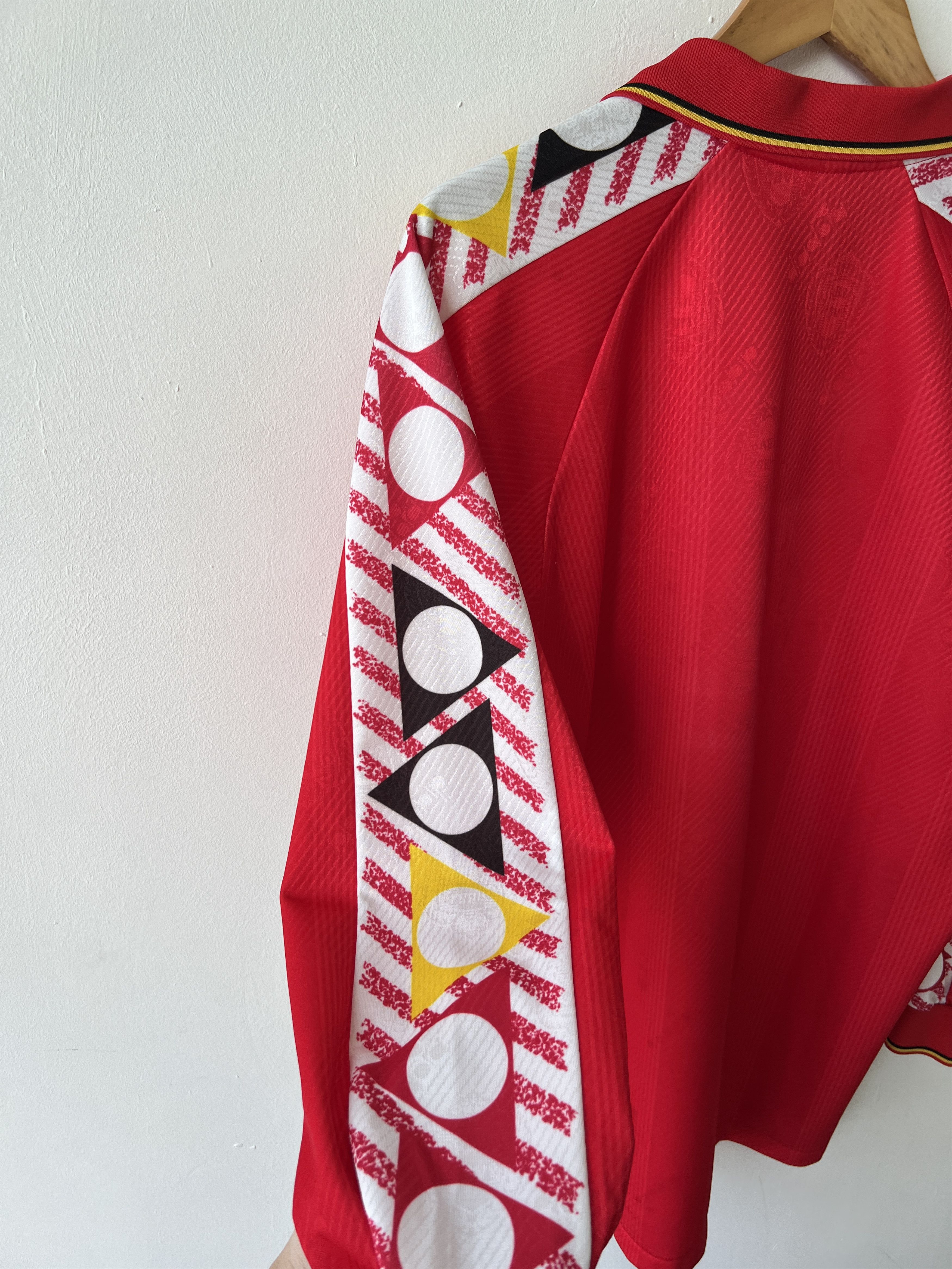 Diadora (L) Belgium 1994-96 Home Long Sleeve Kit Size US L / EU 52-54 / 3 - 7 Thumbnail