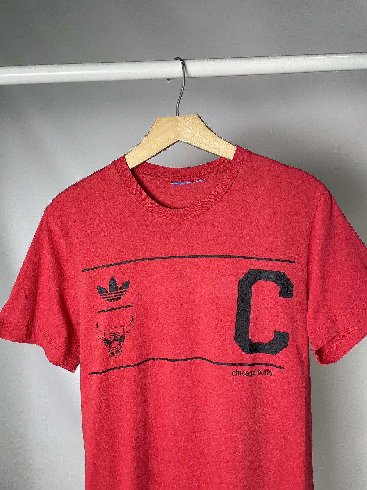 Adidas Adidas Originals x NBA 👹🏀 Chicago Bulls jersey tee t shirt Size US M / EU 48-50 / 2 - 3 Thumbnail