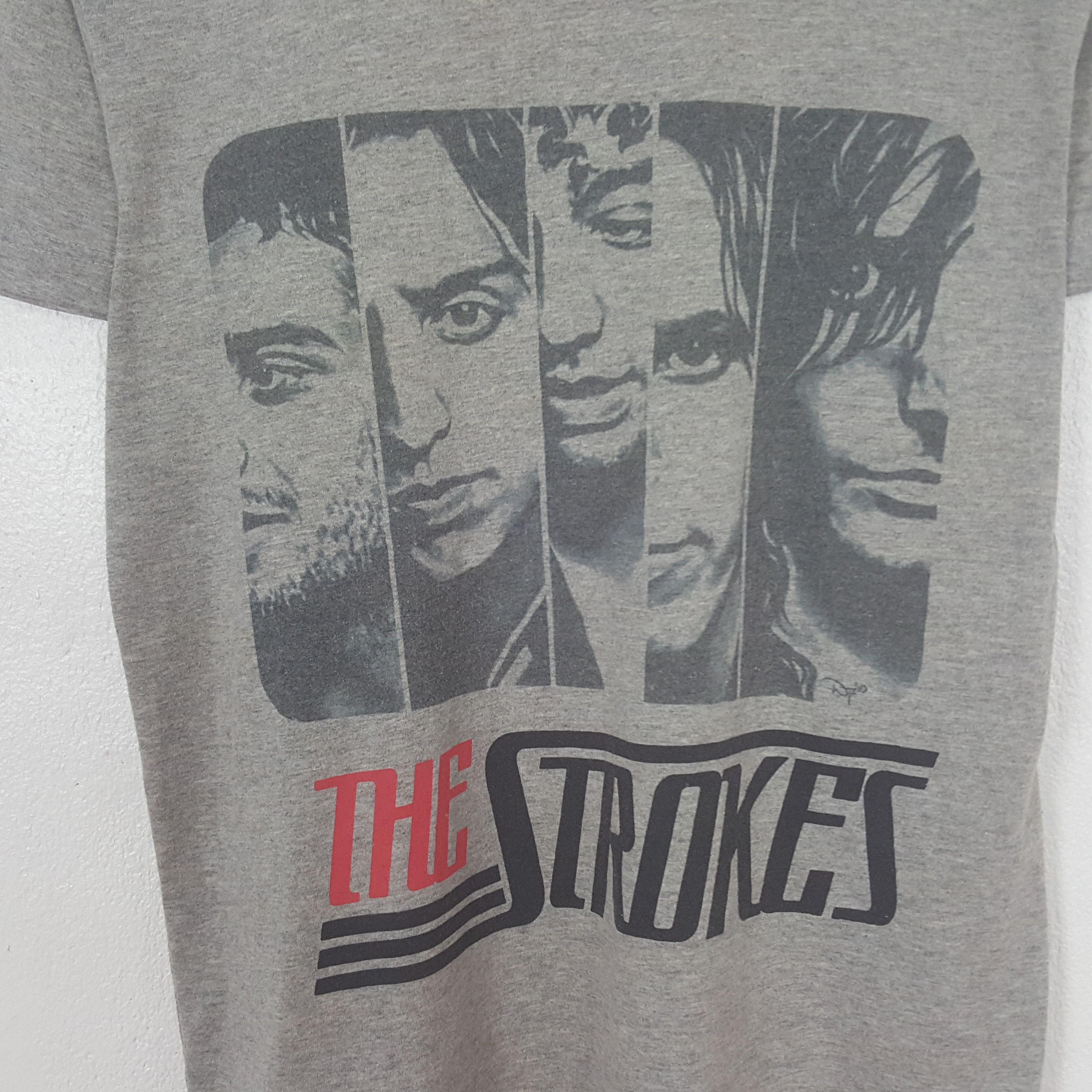 Band Tees Vintage The Strokes American Rock Band Tshirt Size US S / EU 44-46 / 1 - 2 Thumbnail