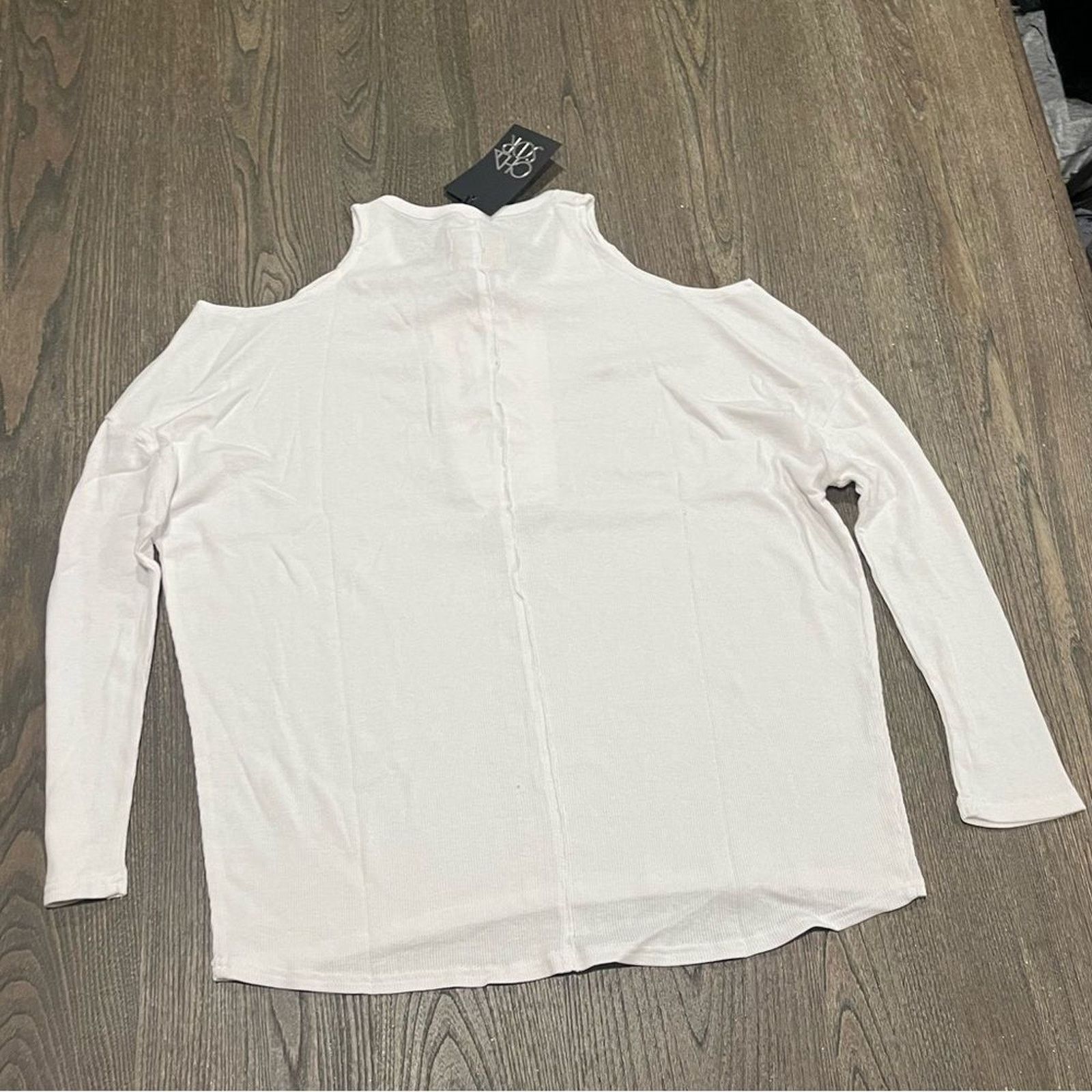 Vintage NWT Chaser White Henley Cold Shoulder T-Shirt Size M Size M / US 6-8 / IT 42-44 - 5 Thumbnail