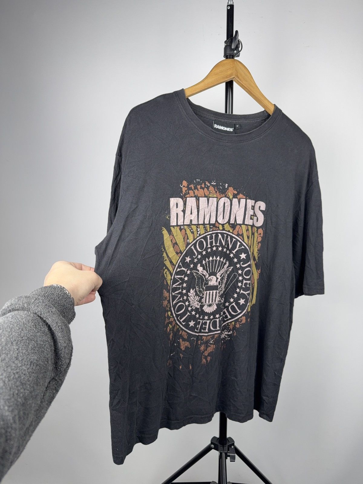 Band Tees 2021 Ramones Classic Seal Punk Rock T-Shirt Size M-L Size US L / EU 52-54 / 3 - 2 Thumbnail