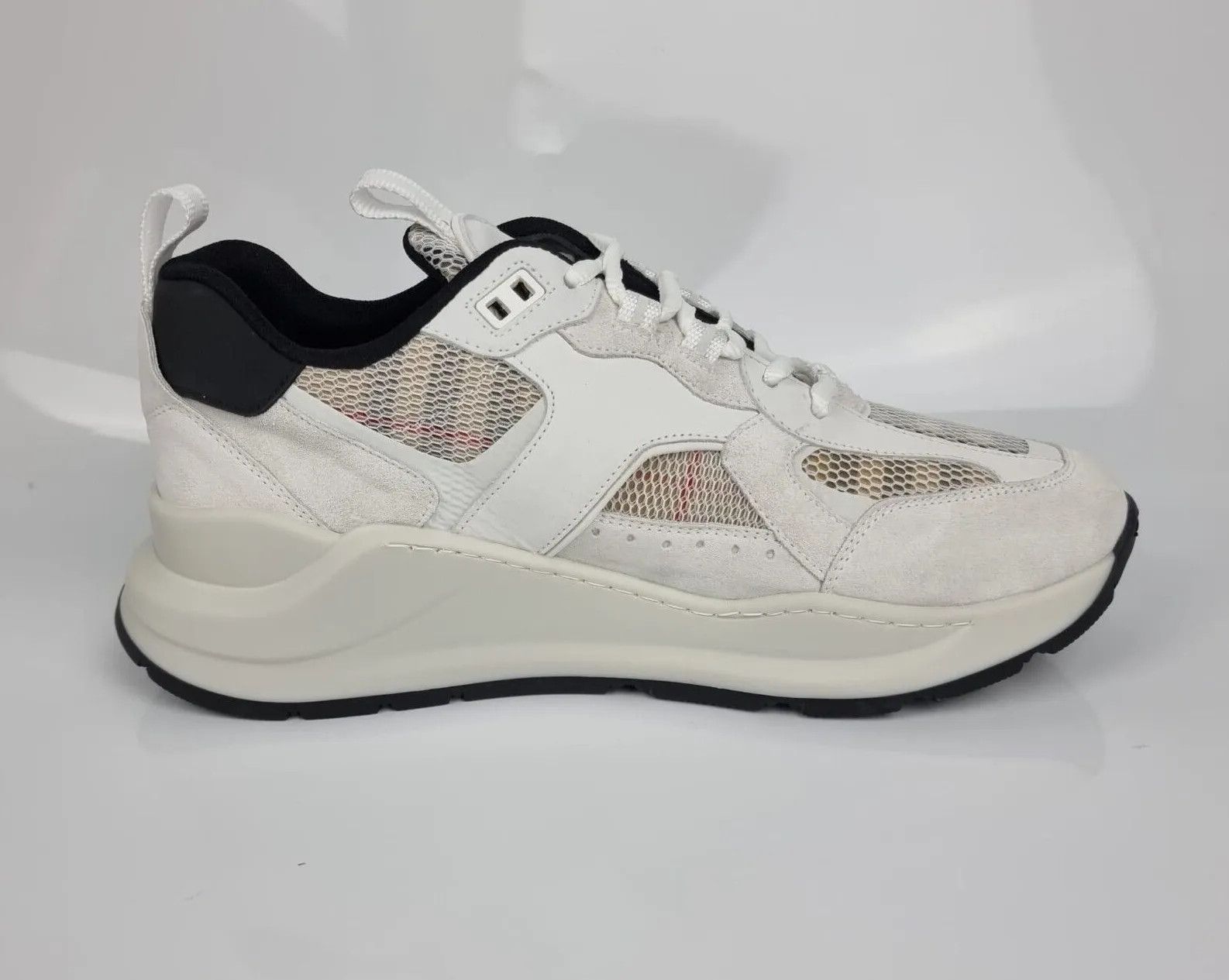 Burberry Men's Sean White And Beige Sneakers New