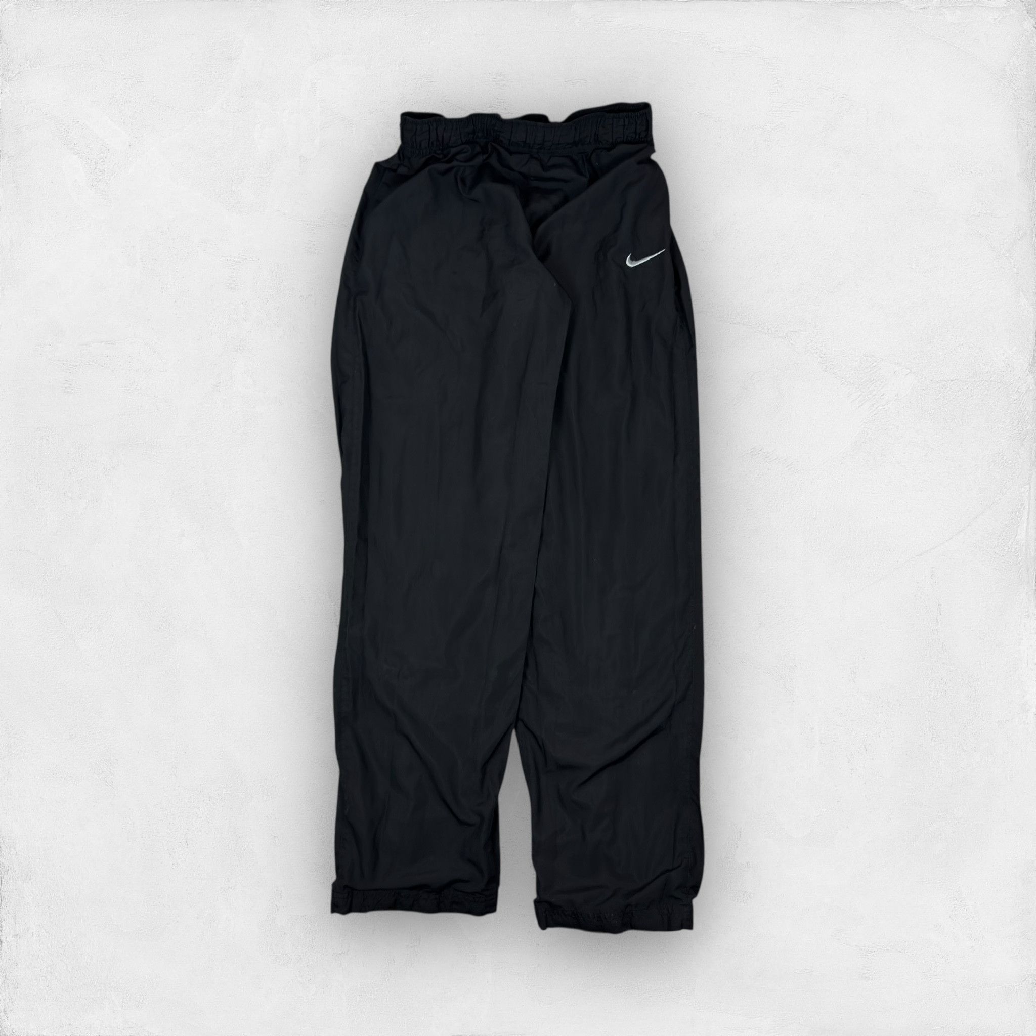 Nike × Vintage Nike Women Black Swoosh Straight Leg Mesh Lined Track Pant S Size 30" / US 8 / IT 44 - 1 Thumbnail