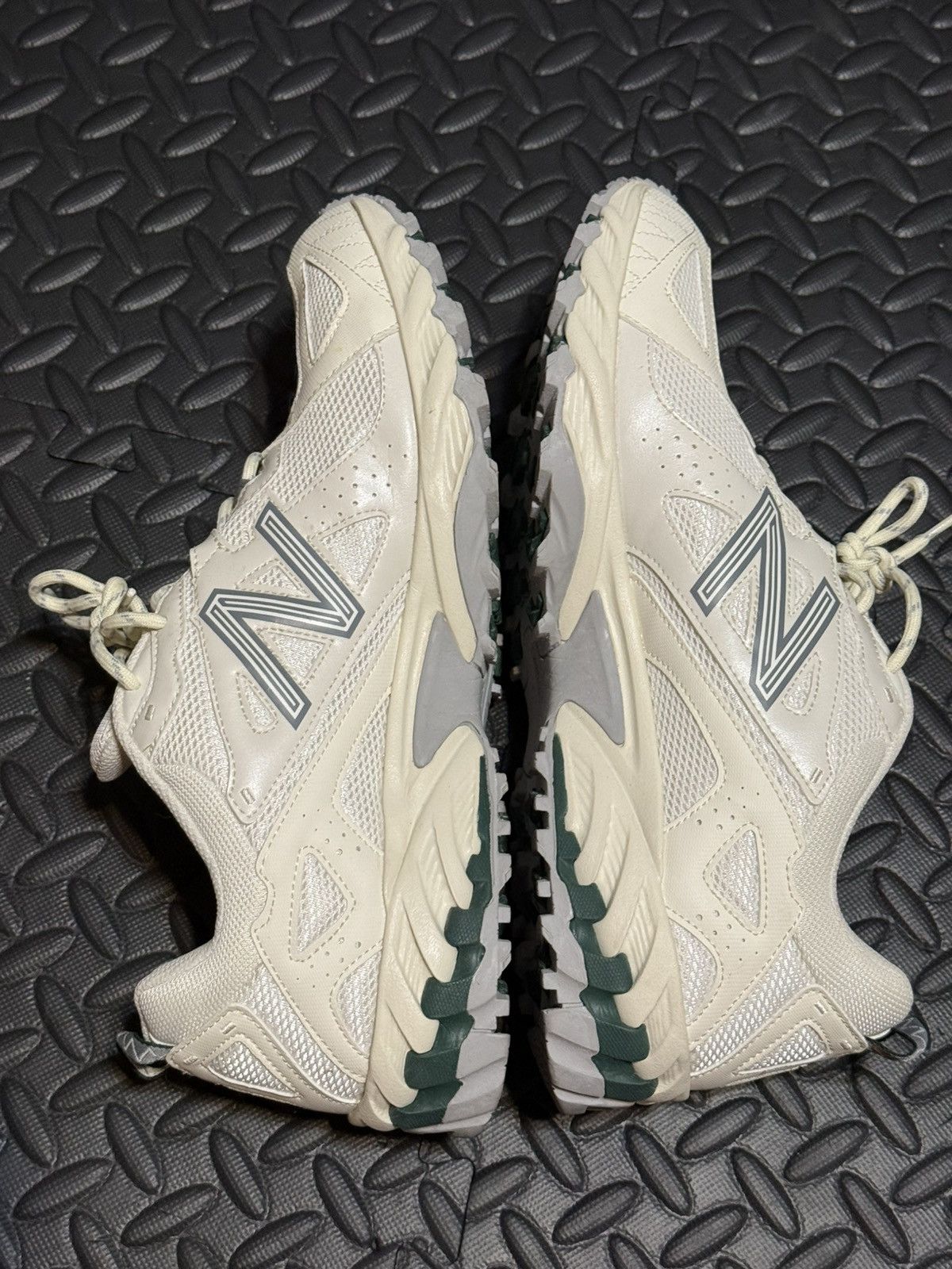 New Balance NEW BALANCE ML610TAG WHITE BEIGE Size US 12 / EU 45 - 2 Thumbnail