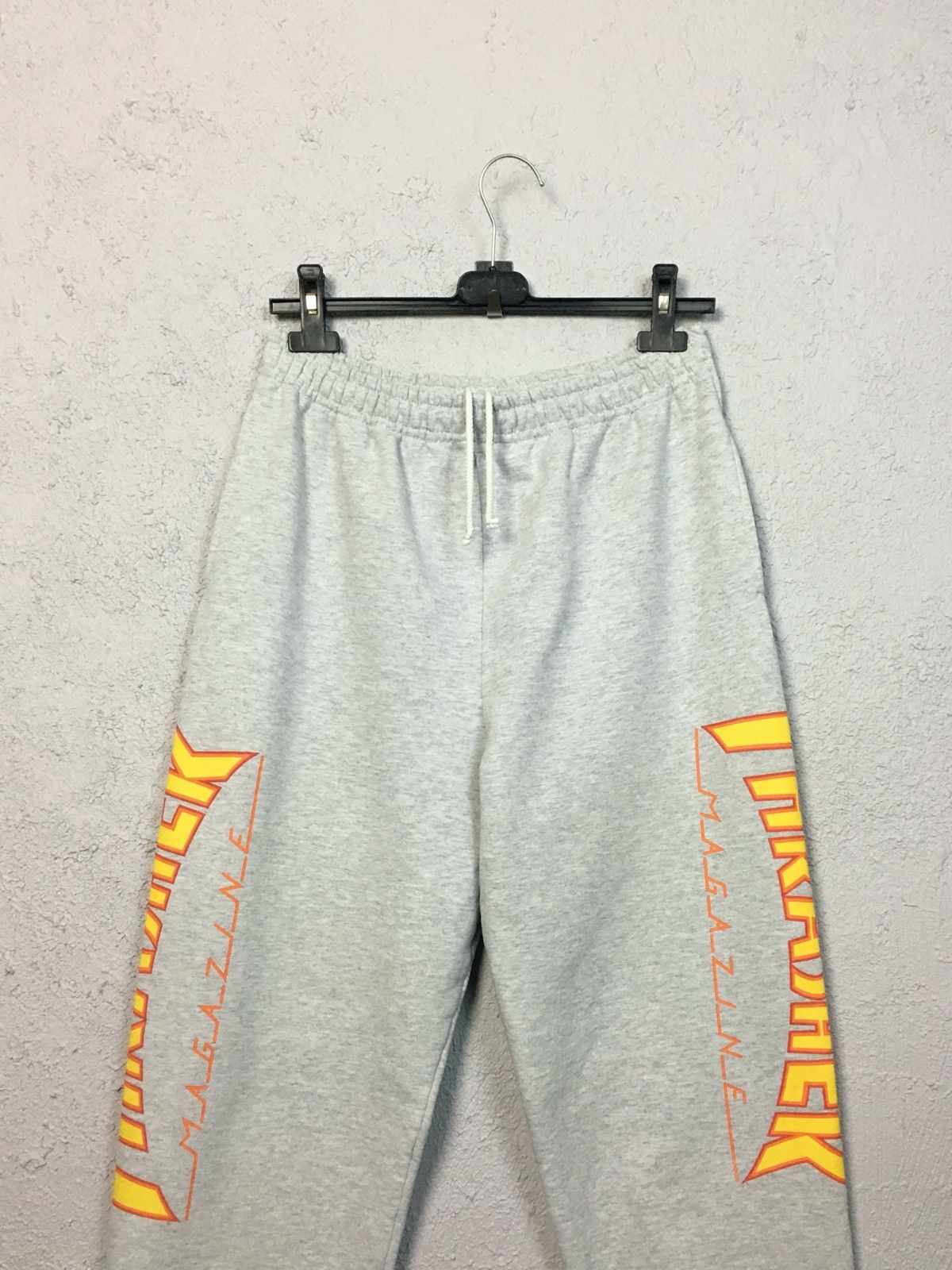 Thrasher pants THRASHER Skateboarding Flame Logo Sweatpants vintage Size US 32 / EU 48 - 2 Thumbnail