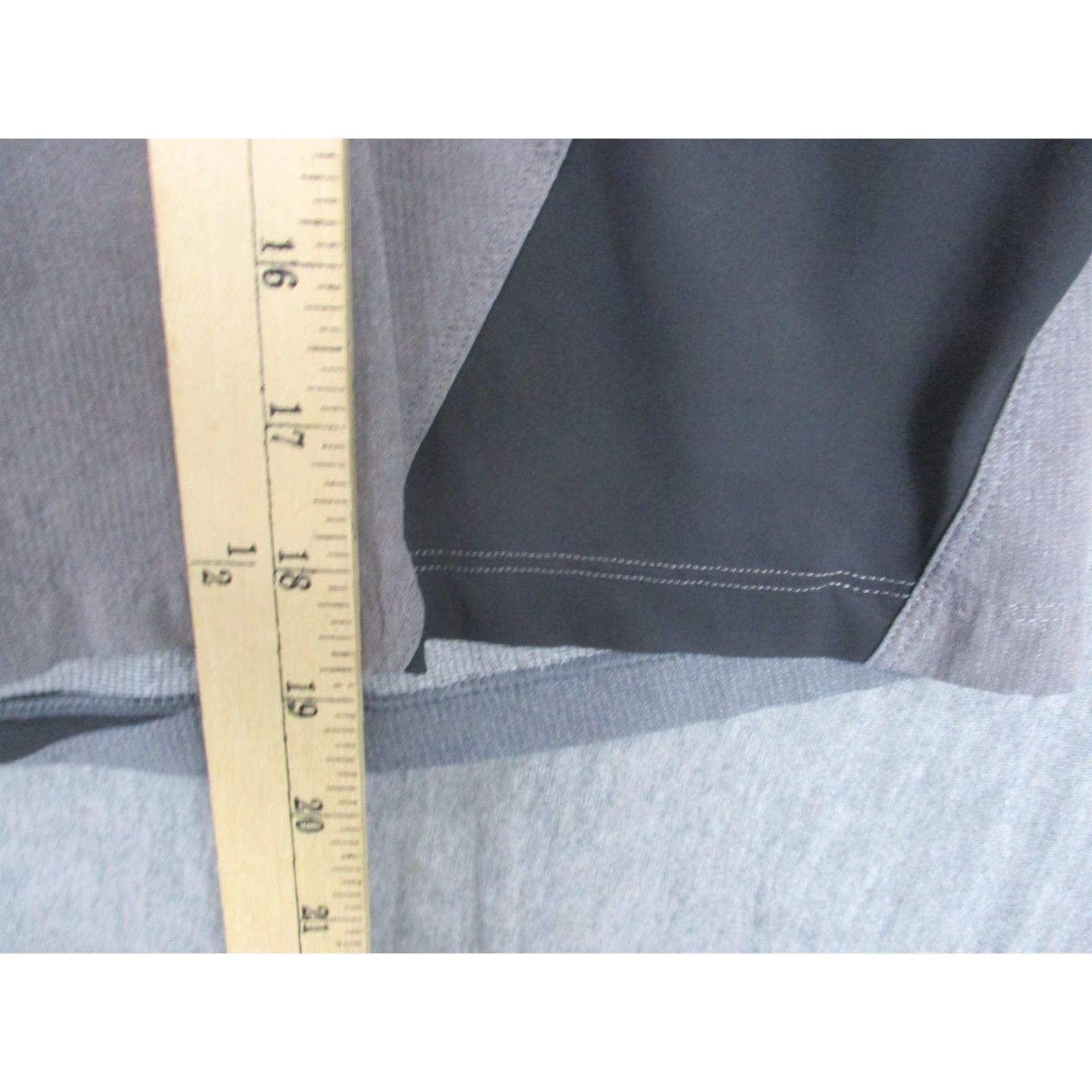 Lululemon Lululemon Shorts Mens 2XL Gray Black Lined Athletic Training Drawstring Pockets Size US 39 - 4 Thumbnail