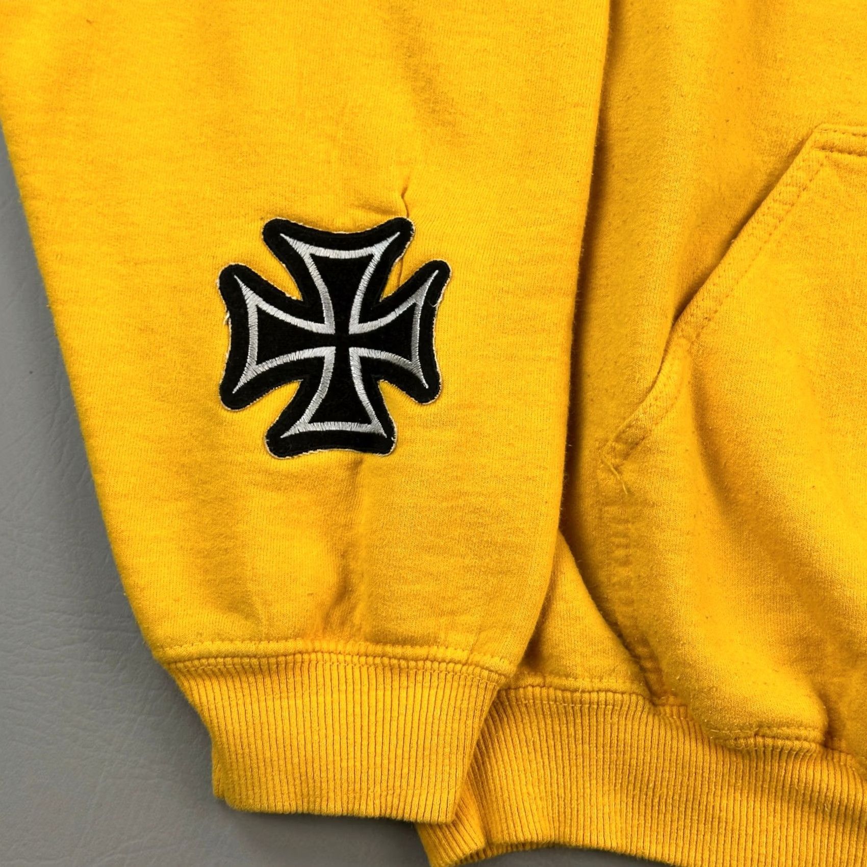 Gildan Vintage Biker Hoodie Mens XL Yellow 2004 Sturgis Iron Cross Patches Pullover Y2K Gildan Size US XL / EU 56 / 4 - 4 Thumbnail