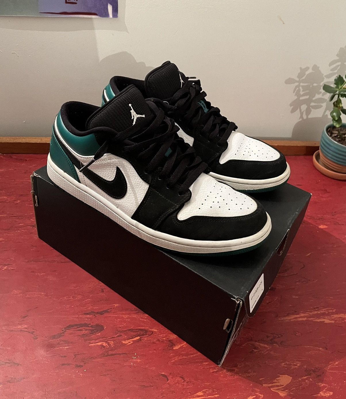Jordan Brand Jordan 1 Low Mystic Green Size US 10.5 / EU 43-44 - 1 Thumbnail