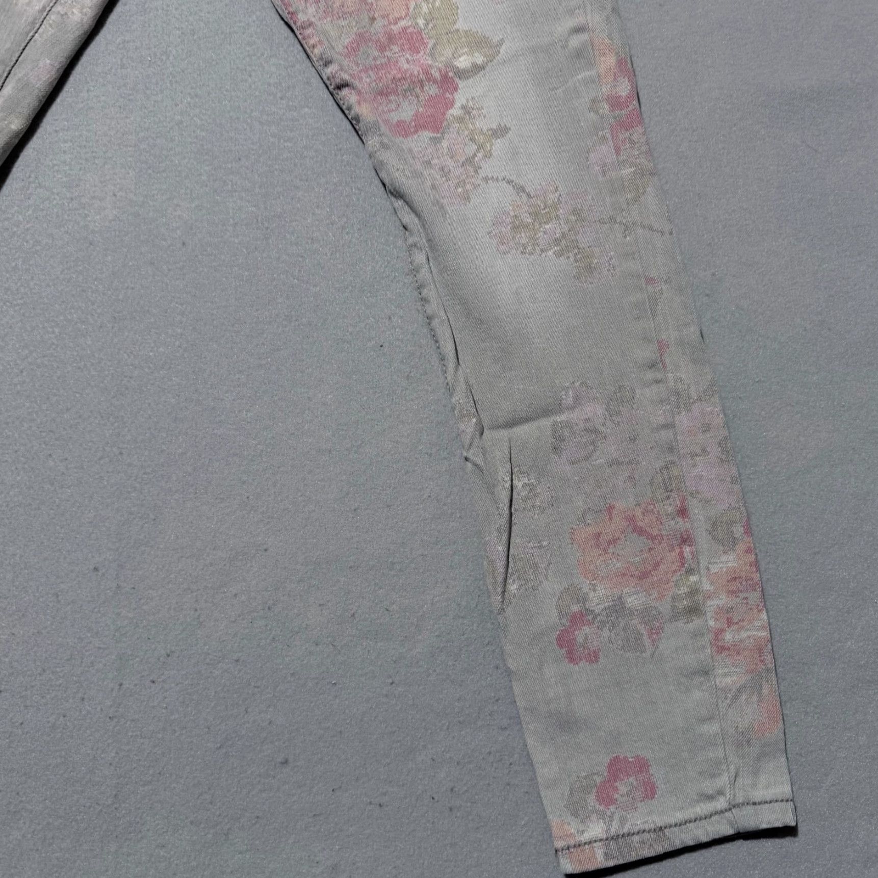 Mossimo Mossimo Jeans Women’s Gray Floral Denim Stretch Mid Rise Skinny Zip Fly - 13 Size 34" / US 12 / IT 48 - 6 Thumbnail