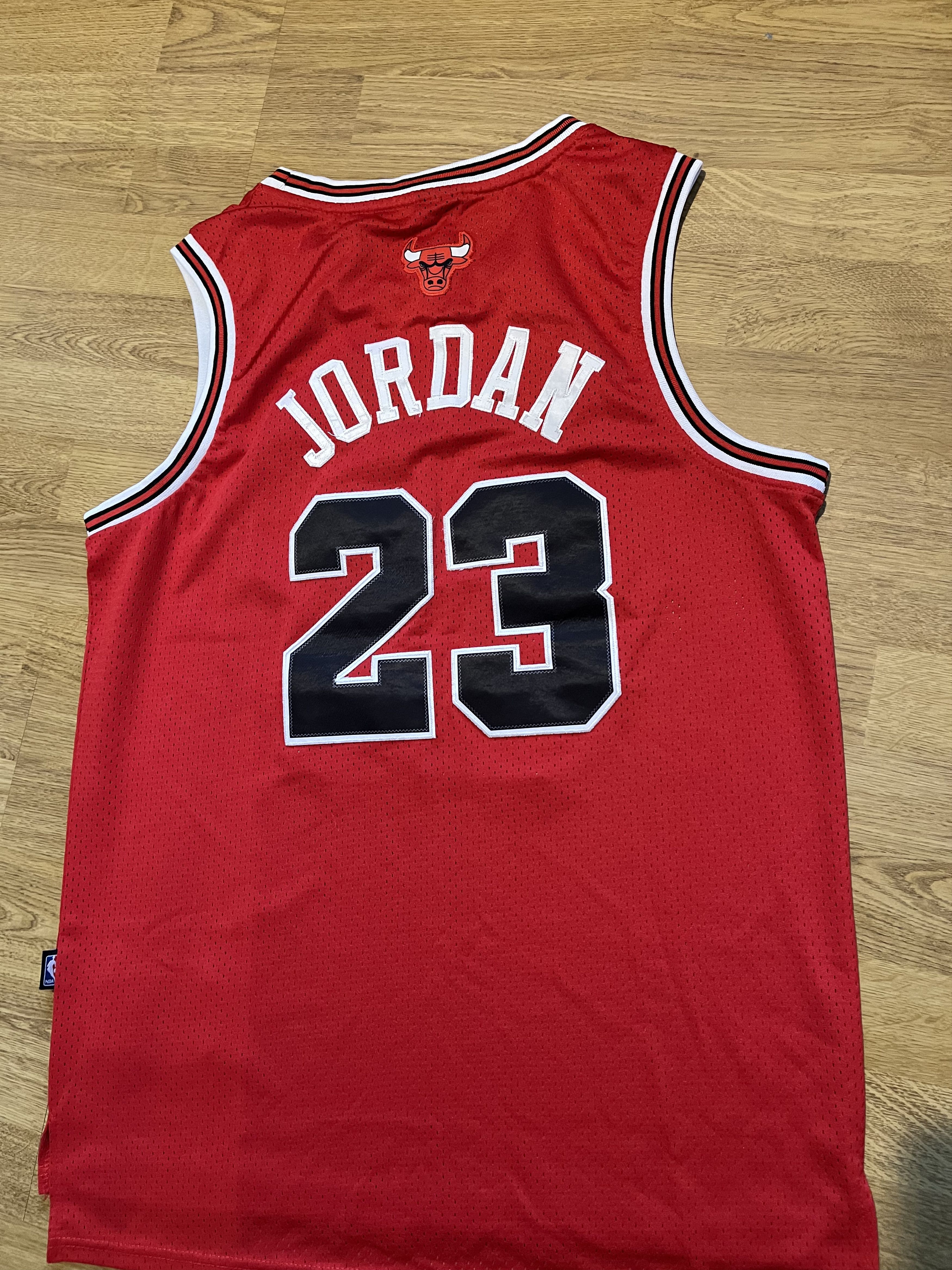 NBA Vintage Nike Chicago Bulls Jordan 23 NBA basketball jersey Size US XL / EU 56 / 4 - 4 Thumbnail