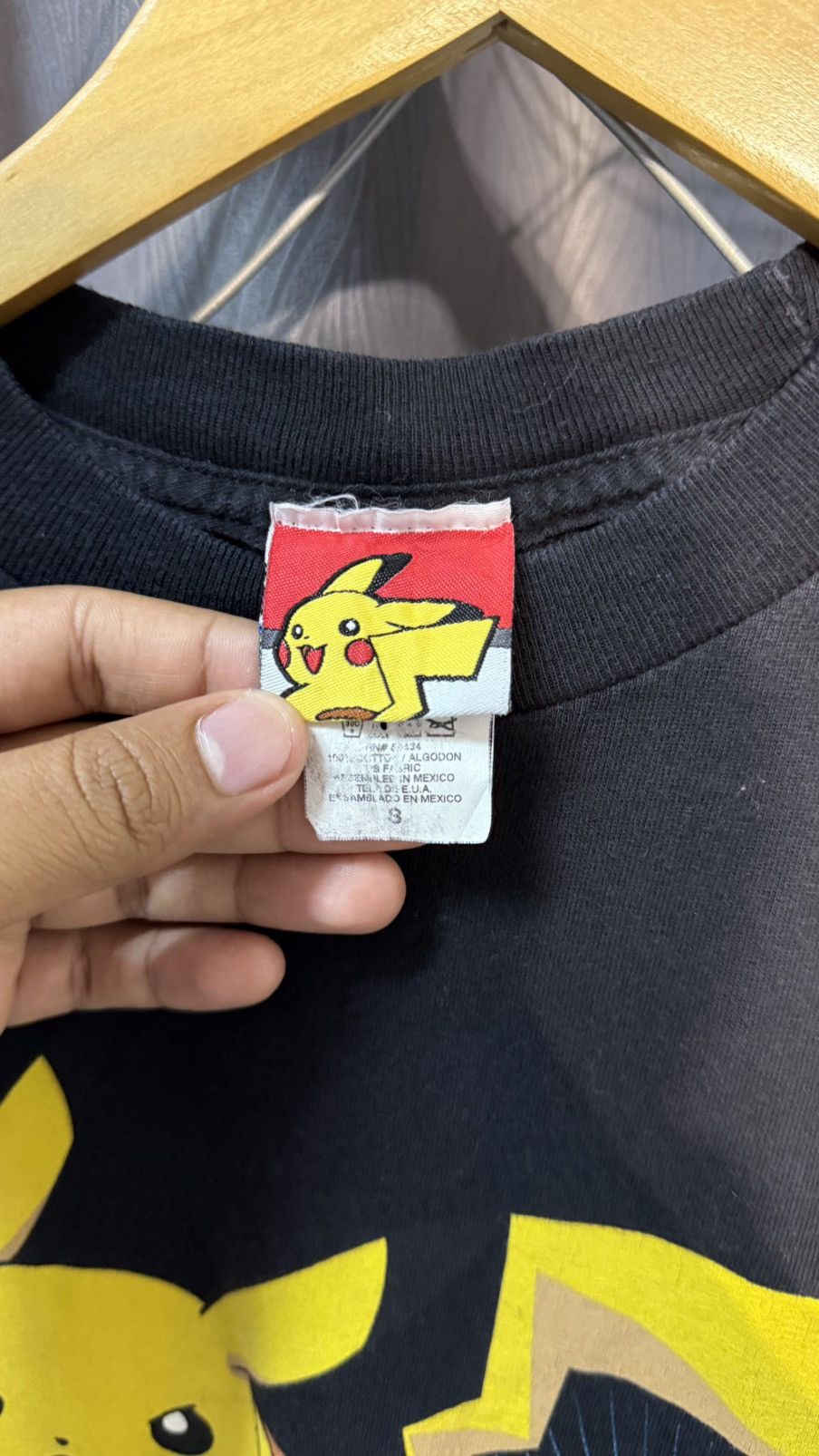 Pokemon 2007 POKEMON PIKACHU NINTENDO GIANT TSHIRT Size US S / EU 44-46 / 1 - 3 Thumbnail