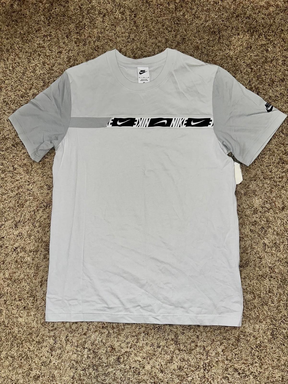 Nike Nike Sportswear Repeat Short Sleeve T-Shirt Sample Size US M / EU 48-50 / 2 - 1 Thumbnail