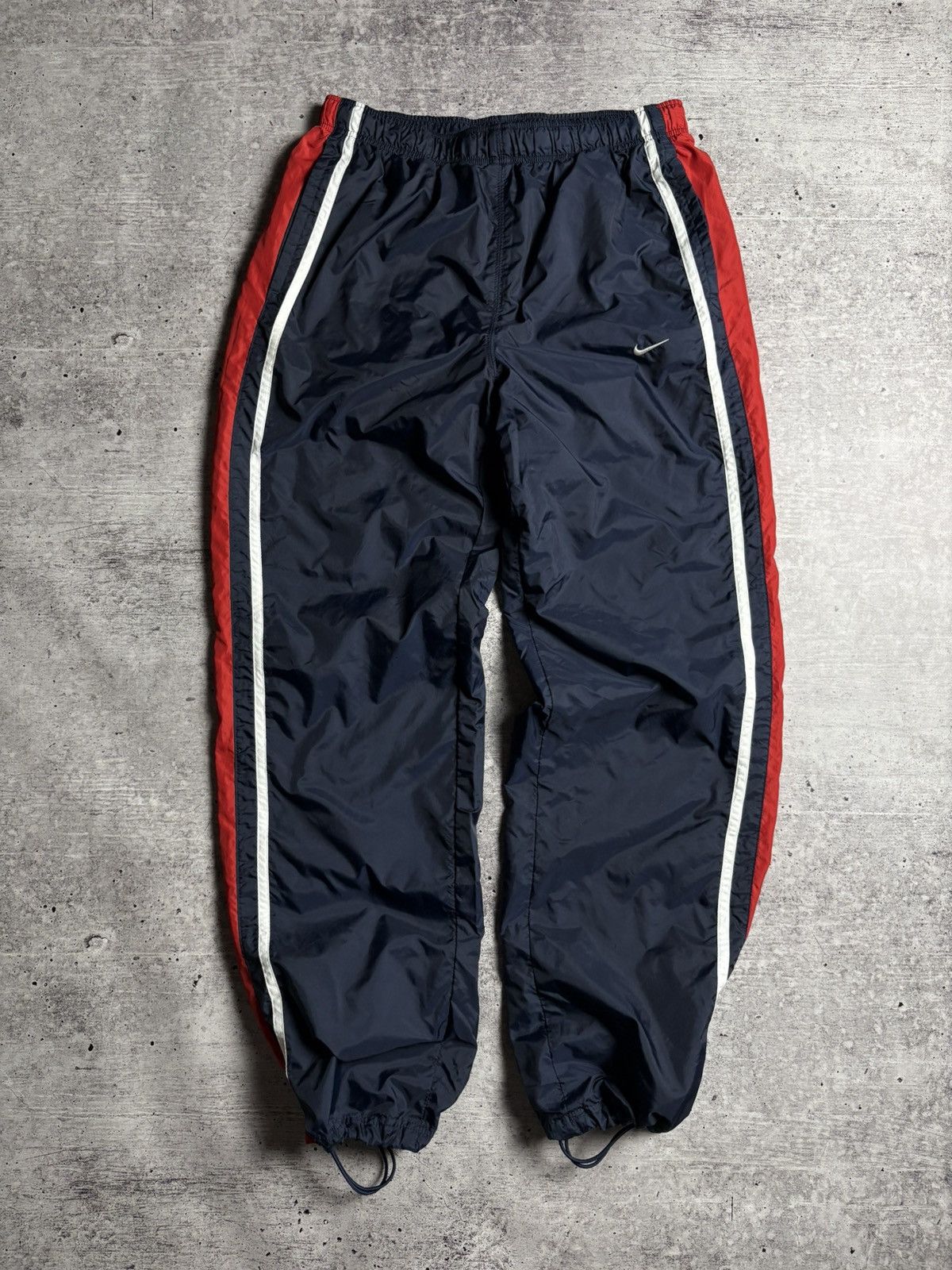 Nike Nike Vintage Nylon Sweatpants Size US 34 / EU 50 - 1 Thumbnail