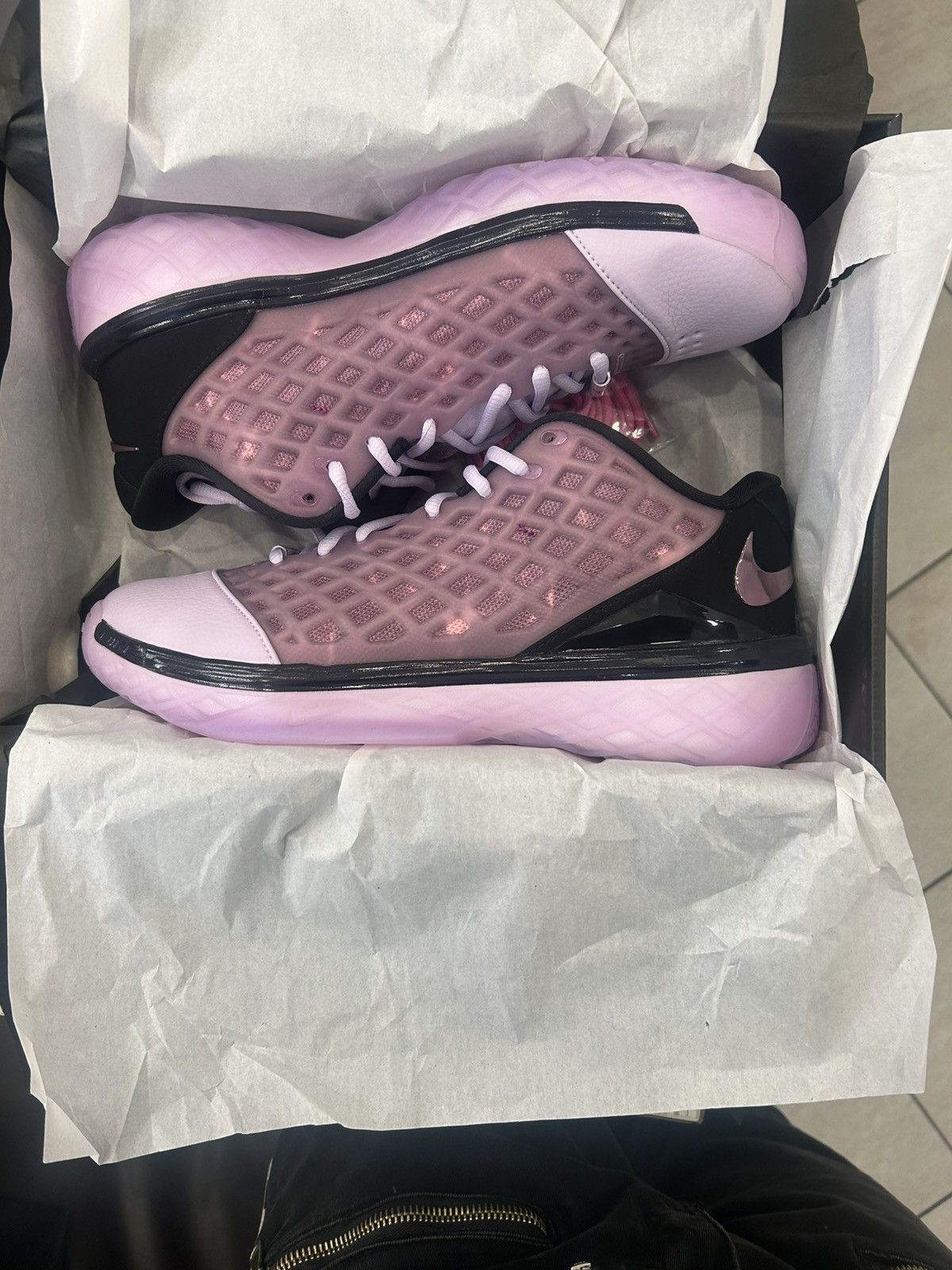 Nike Nike Kobe 3 Low Protro Pink Quartz Sz-9 All Sizes Available Size US 9 / EU 42 - 6 Thumbnail