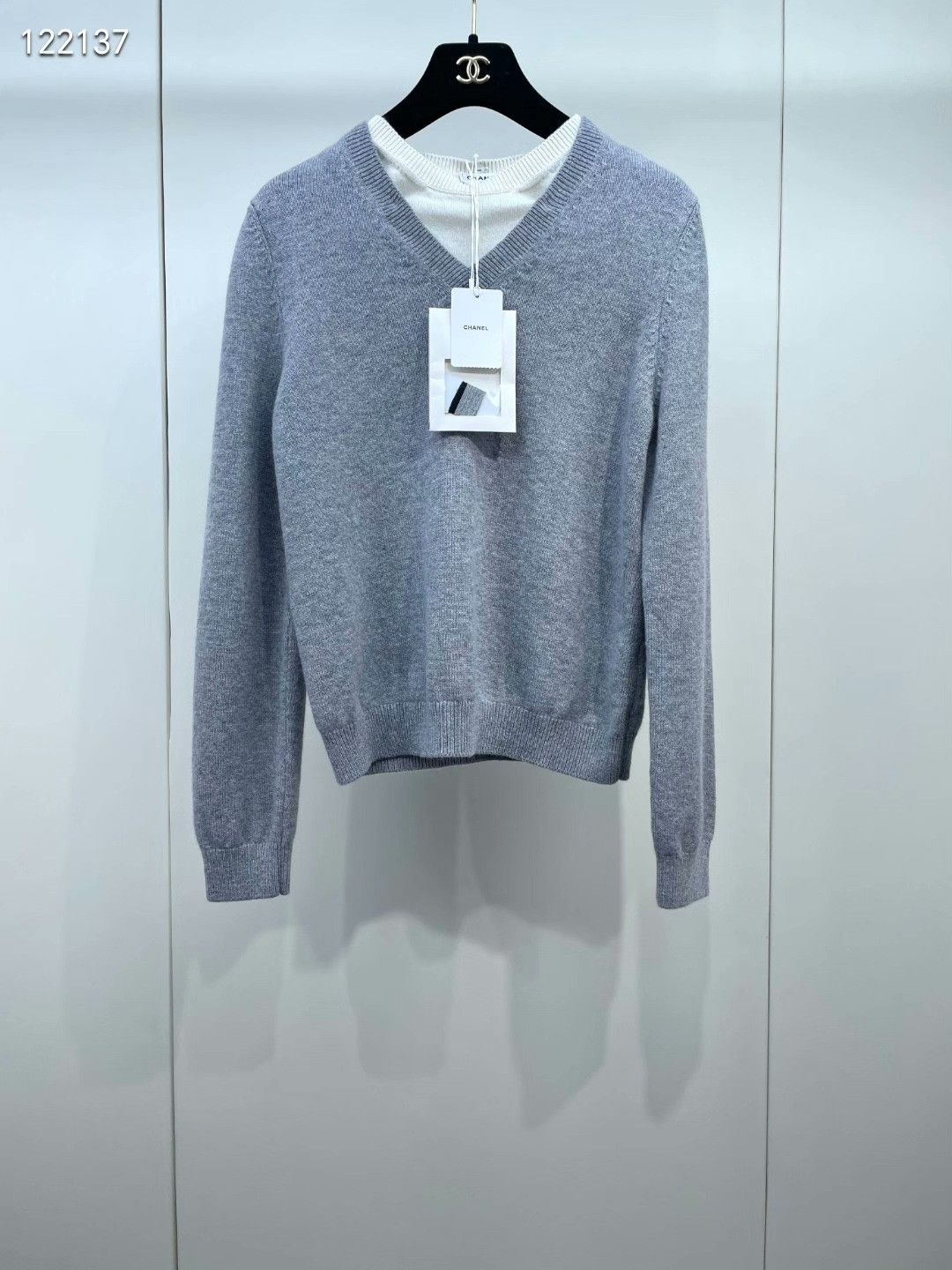 Chanel Chanel 26P Gray-White Cashmere Sweater Size S / US 4 / IT 40 - 1 Thumbnail