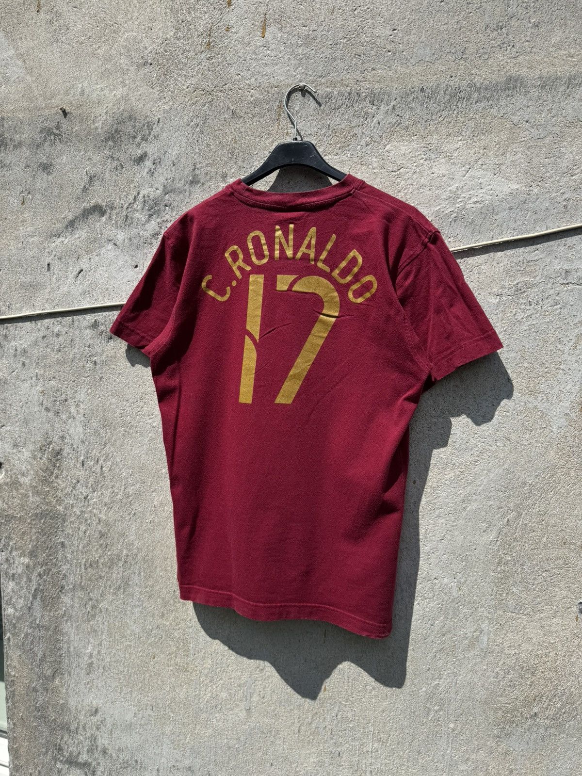 Nike Y2K Nike Cristiano Ronaldo Portugal #17 Fan Tee Blokecore Size US S / EU 44-46 / 1 - 5 Thumbnail