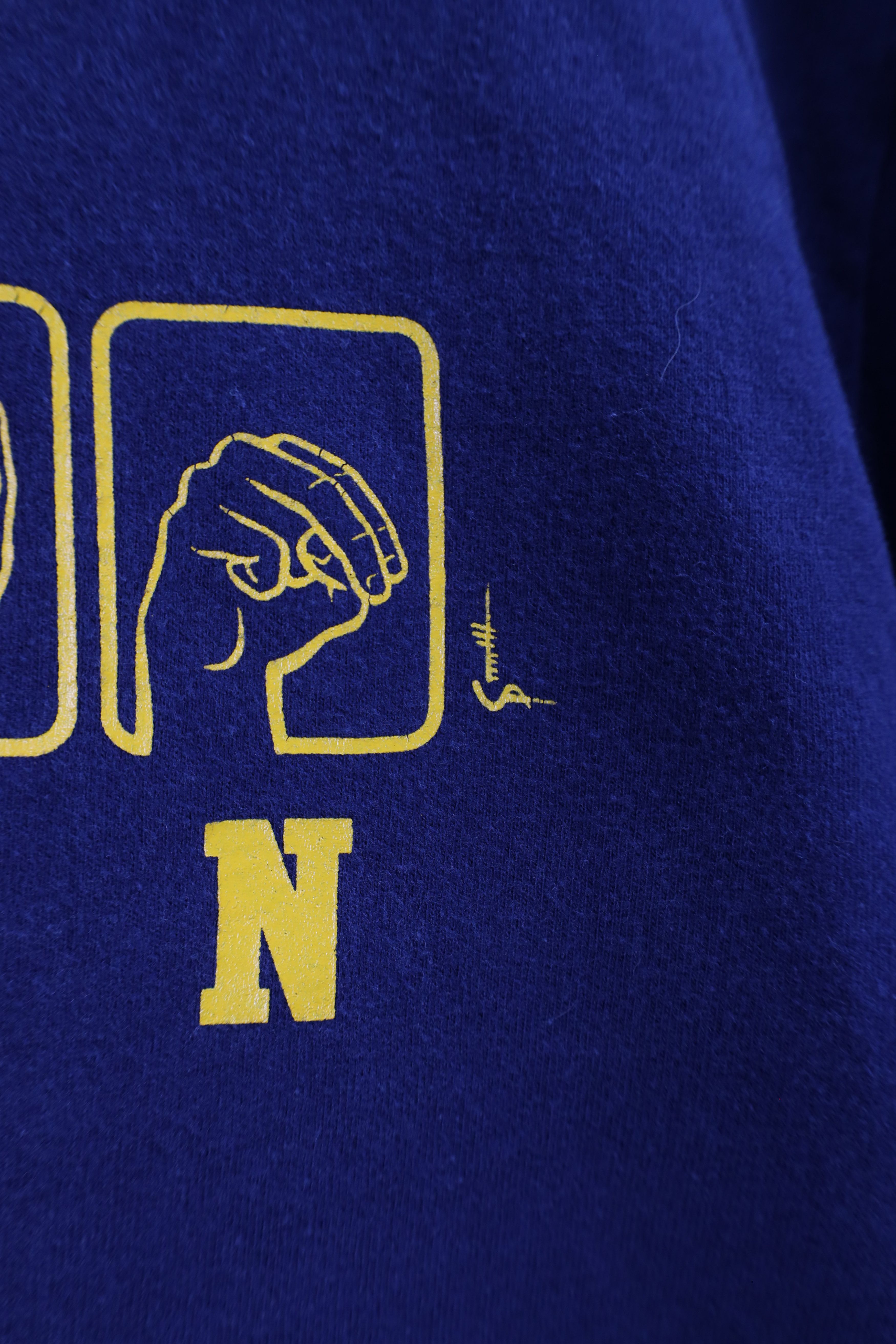Vintage Vintage 90s Out Sign Language University of Michigan T-Shirt Size US L / EU 52-54 / 3 - 5 Thumbnail