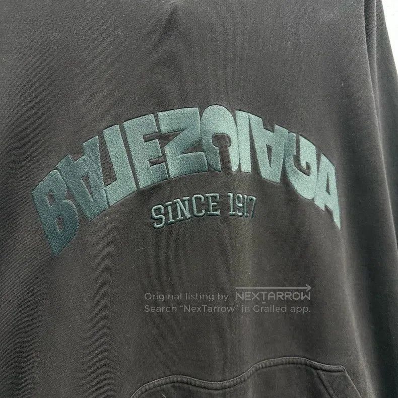 Balenciaga Balenciaga Black and brown inverted LOGO embroidery hoodie Size US S / EU 44-46 / 1 - 3 Thumbnail