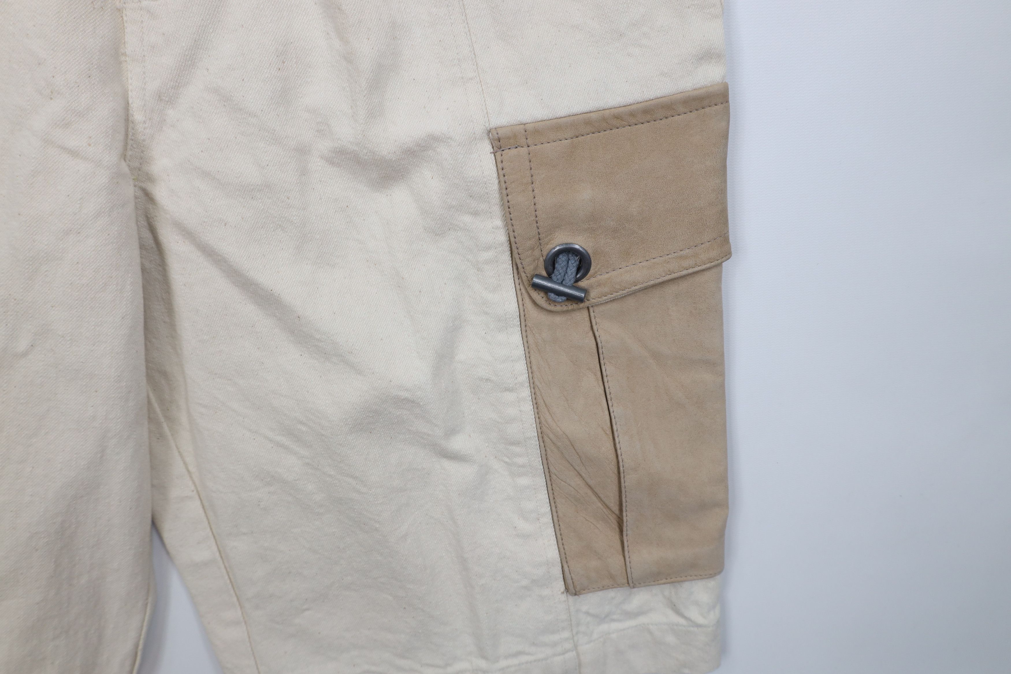 Vintage Deadstock Vintage 90s Streetwear Leather Cargo Shorts Beige Size US 32 / EU 48 - 9 Thumbnail