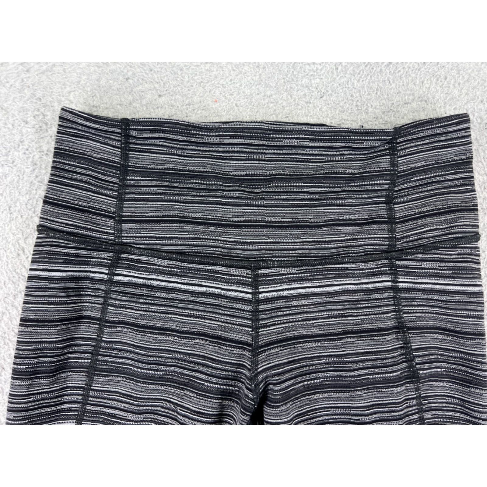 Lululemon Lululemon Pants Womens 8 Capri Yoga Gym Workout Striped Black White Pockets Leggings 20in Inseam 20 Regular Capris Womens Size 30" / US 8 / IT 44 - 6 Thumbnail