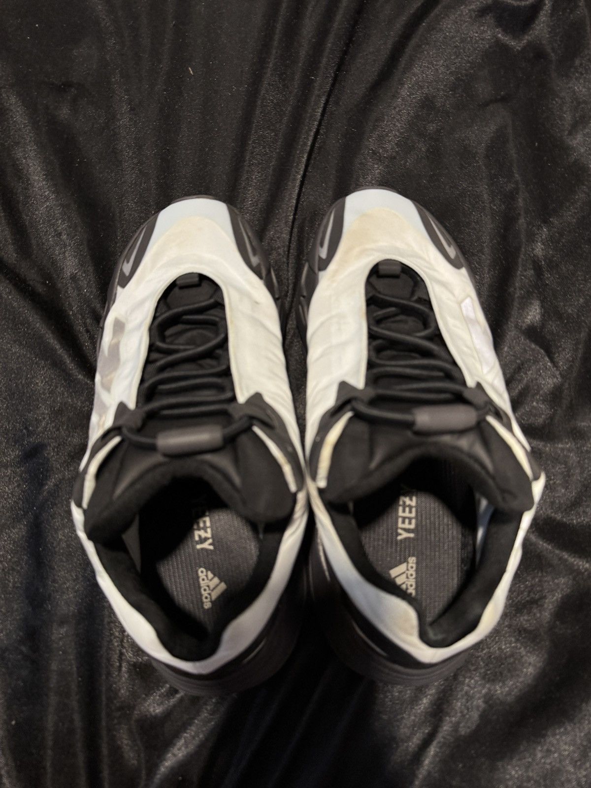 Adidas Adidas Yeezy 700 Size US 7 / EU 40 - 7 Thumbnail