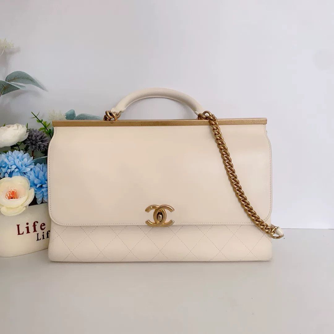 Chanel Pre-loved Bag Very good condition Size ONE SIZE - 1 Thumbnail