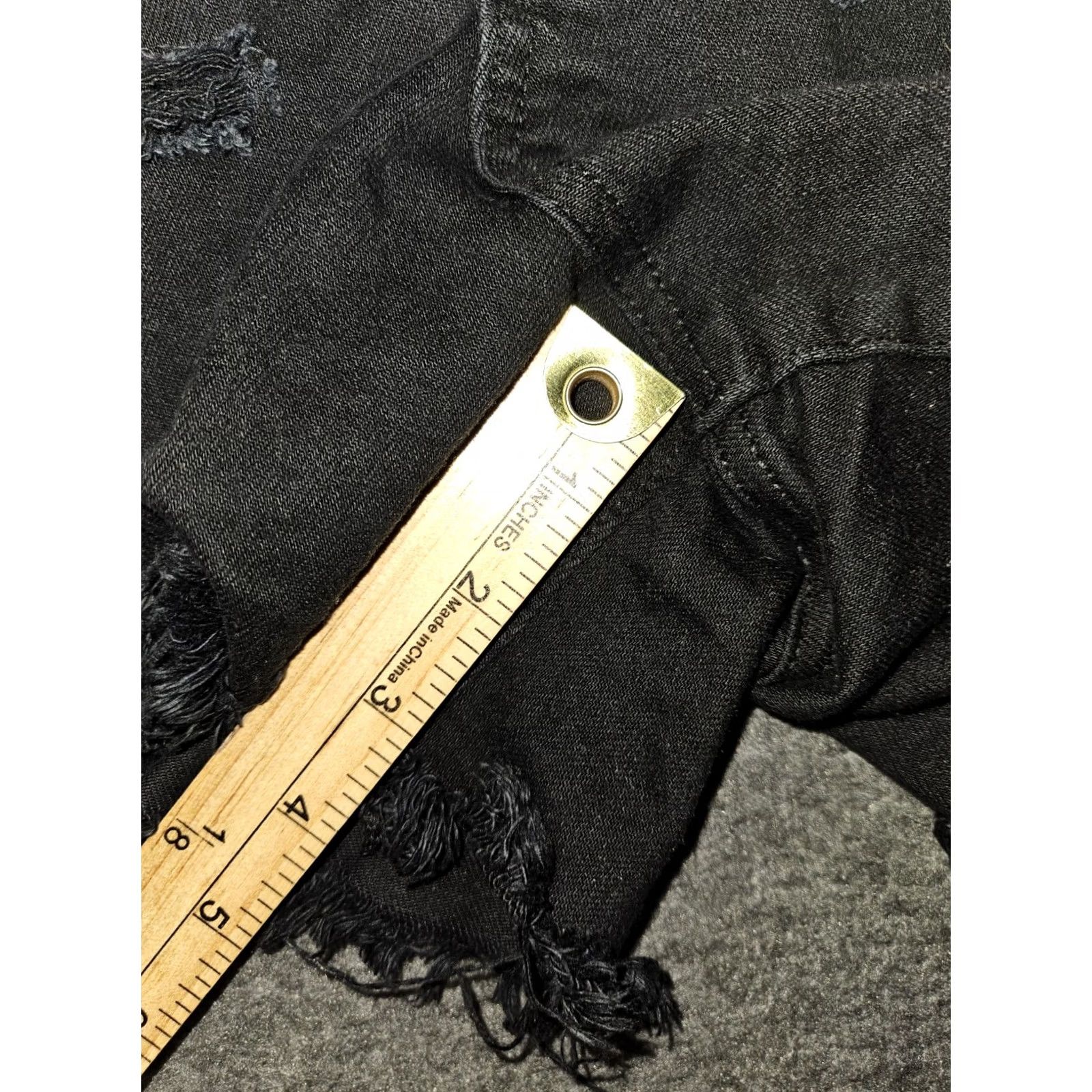 American Eagle Outfitters VINTAGE American Eagle Festival Shorts Women's 18 Black Denim 90s Distressed Super Stretch 5-Pocket Inseam 3.5 in Size 40" / US 18 - 6 Thumbnail
