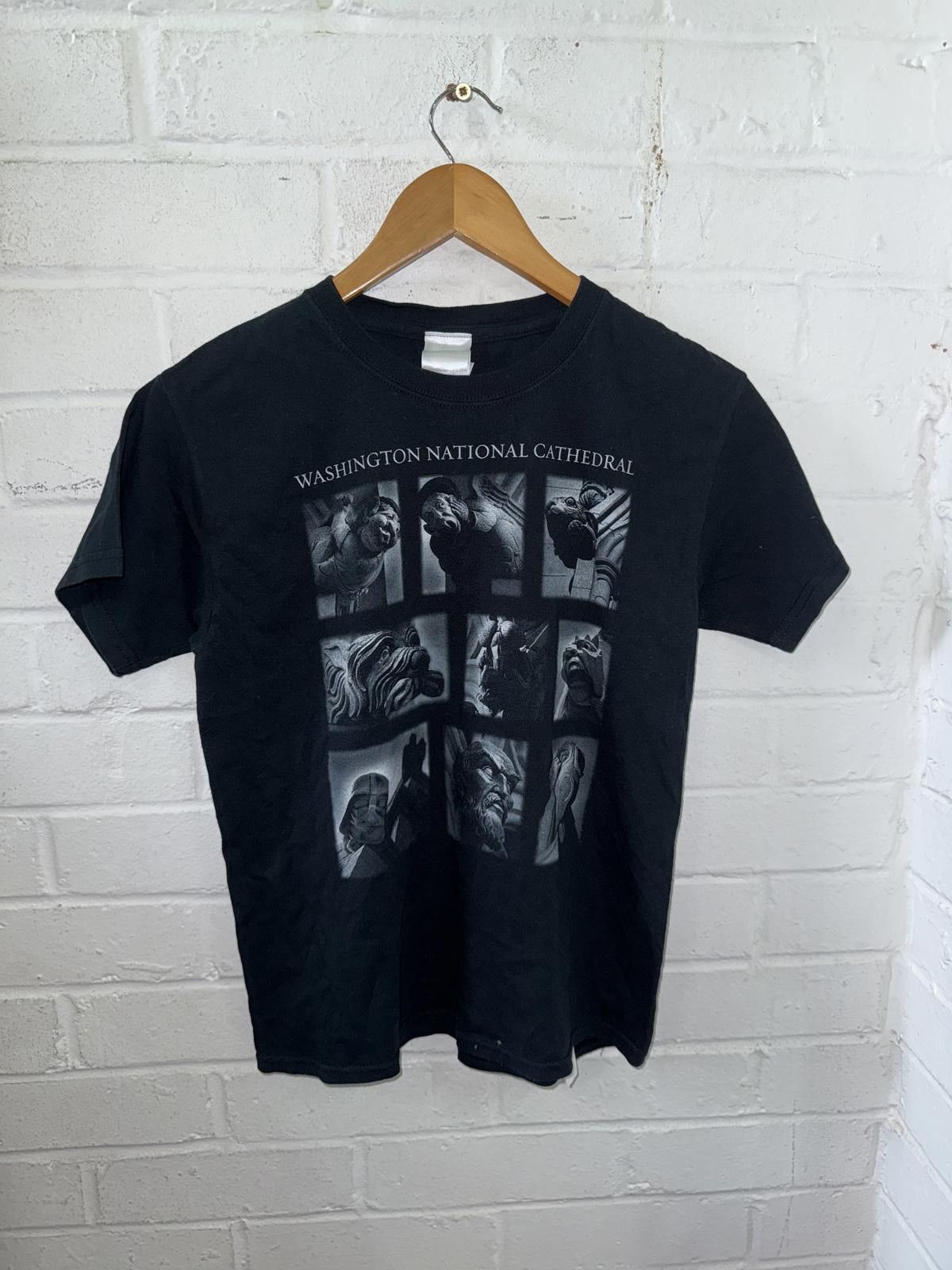Gildan Washington National Cathedral Graphic T-Shirt – Black Size M / US 6-8 / IT 42-44 - 1 Thumbnail