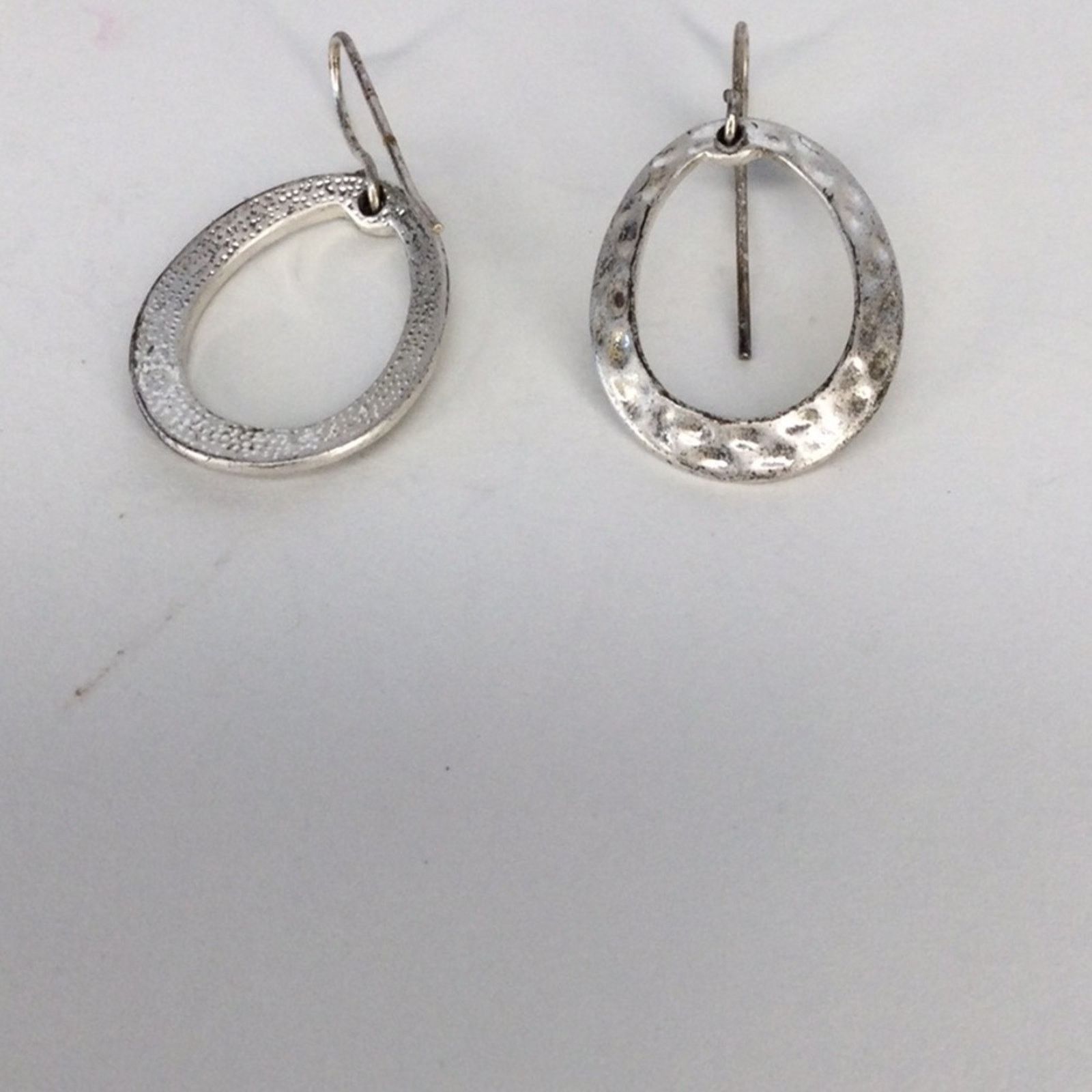 Other Silver Tone Small Vintage 1980's Hammered Oval Earrings Size ONE SIZE - 12 Thumbnail